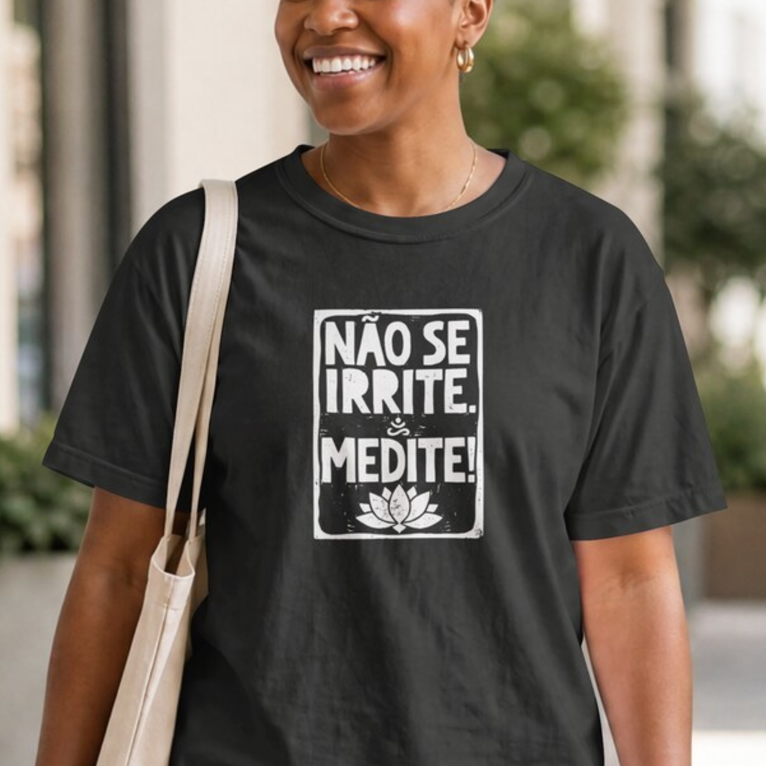 Camiseta de Yoga Meditação Xilogravura Pima Premium