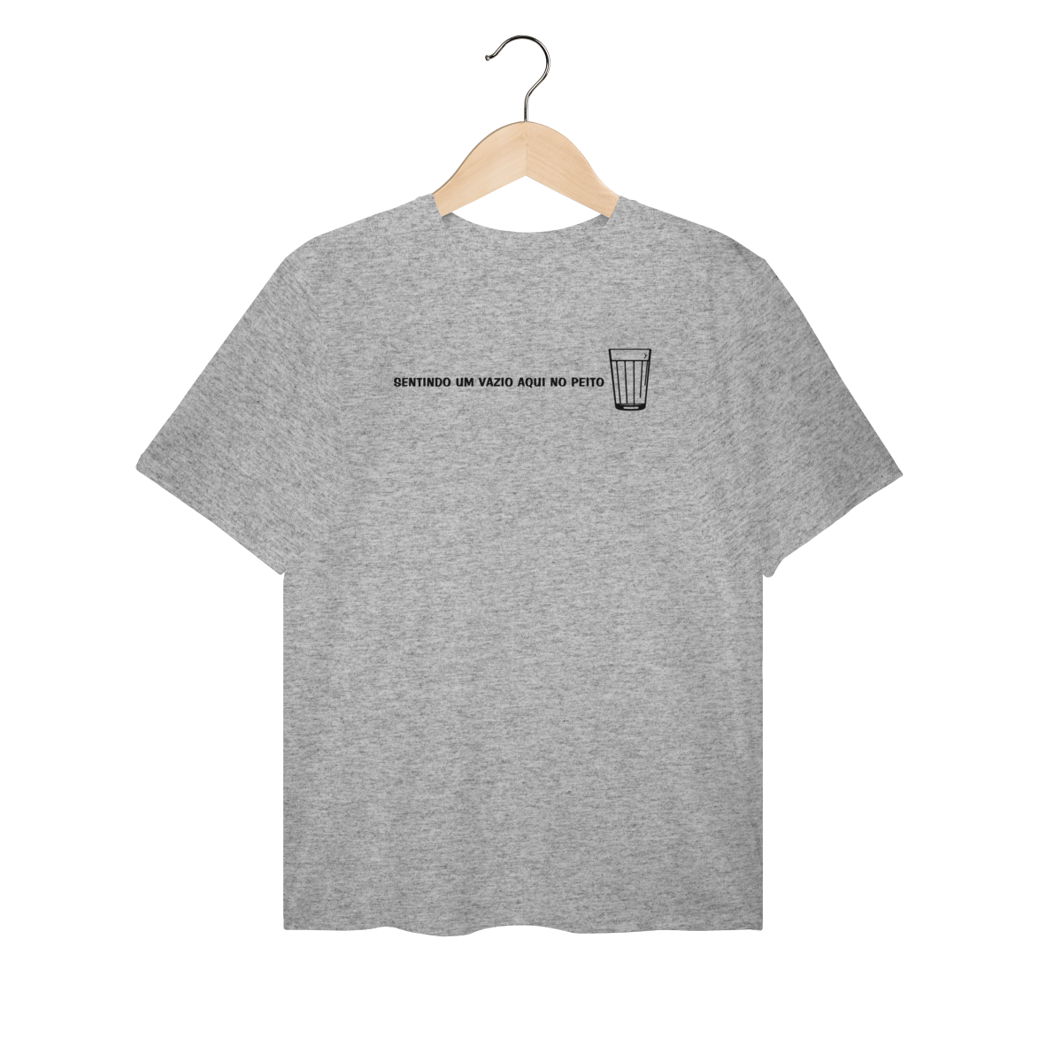 Camiseta Plus Size Sentindo um Vazio Aqui no Peito