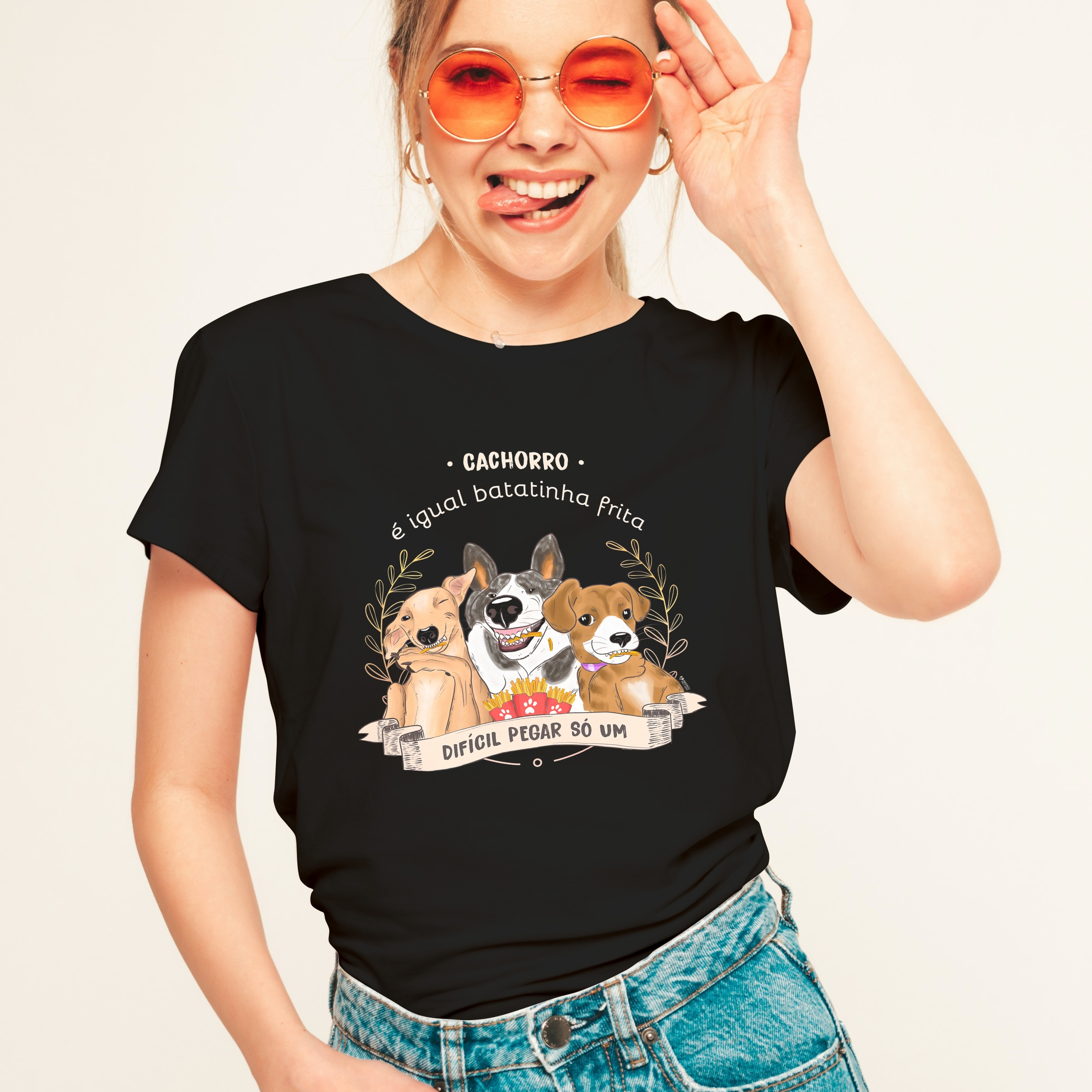Camiseta Feminina Cachorro é Igual Fritas - Preta