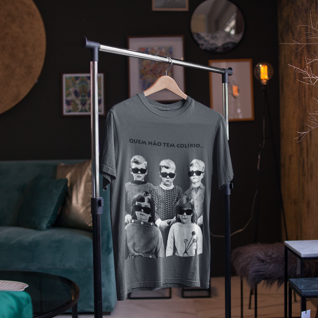 T-Shirt Estonada Quem Não Tem Colírio...