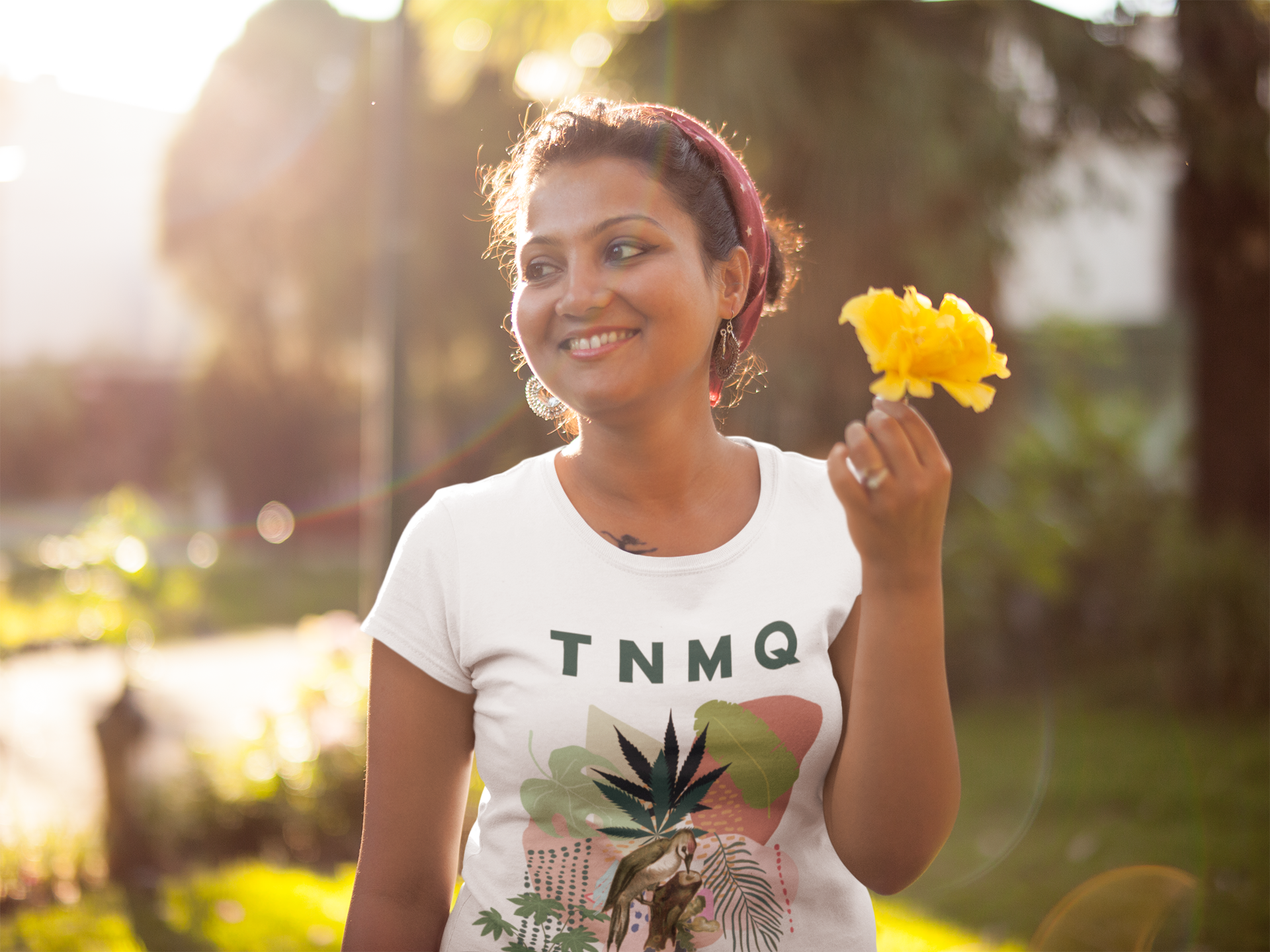 Camiseta Feminina  -  T N M Q 'Sativa