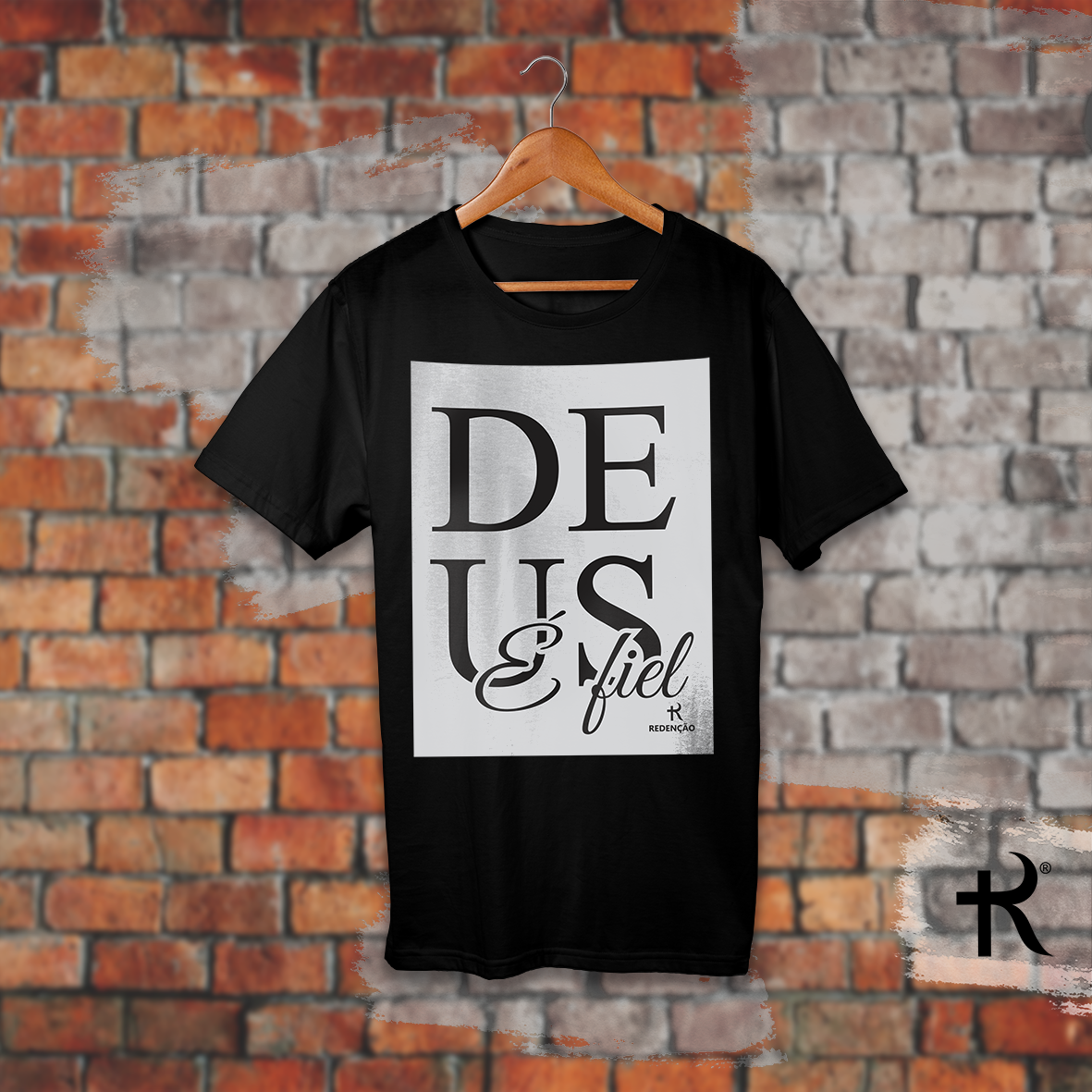 DEUS É FIEL - Plus Size