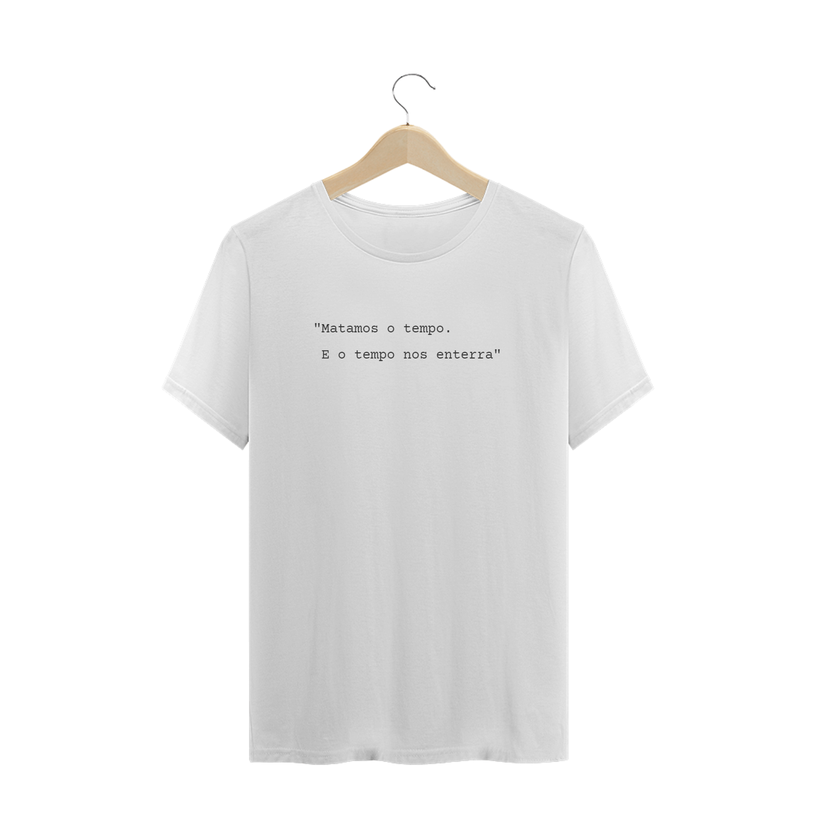 PlusSize - Matamos o tempo e o tempo nos enterra - Machado de Assis - Camiseta Básica Plus Size