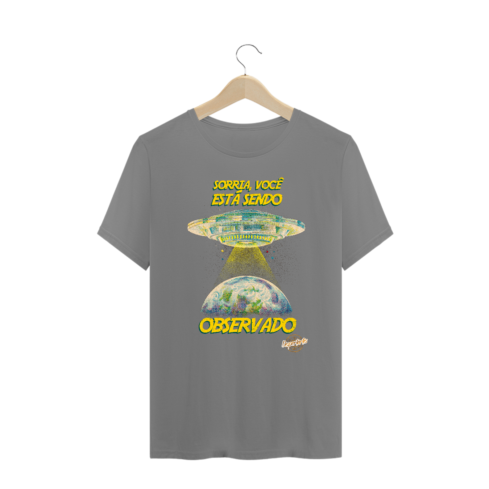 Sorria, Você Está Sendo Observado - Camisa Plus Size