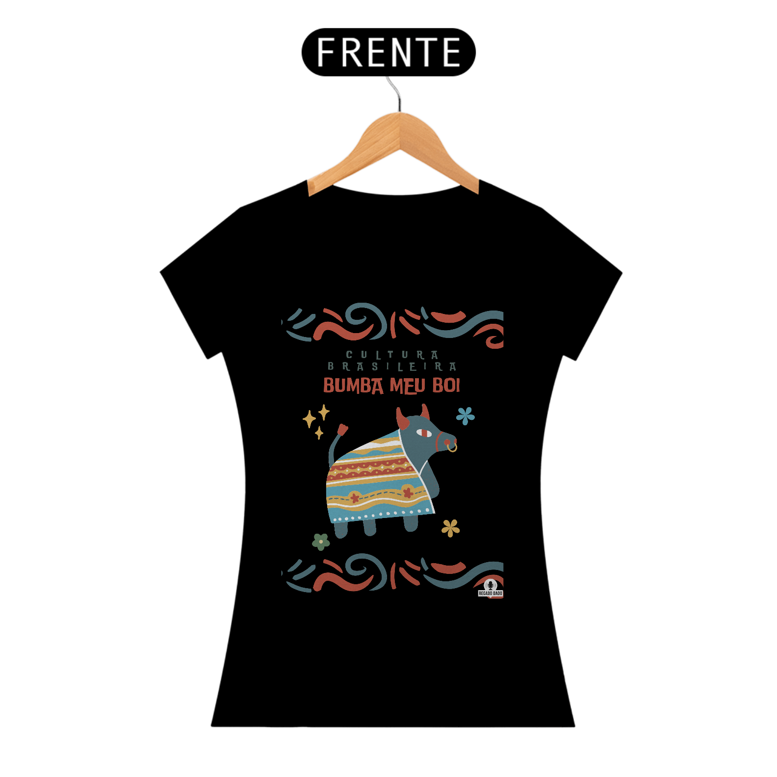 Camiseta feminina do Bumba Meu Boi, tradicional expressão cultural brasileira.