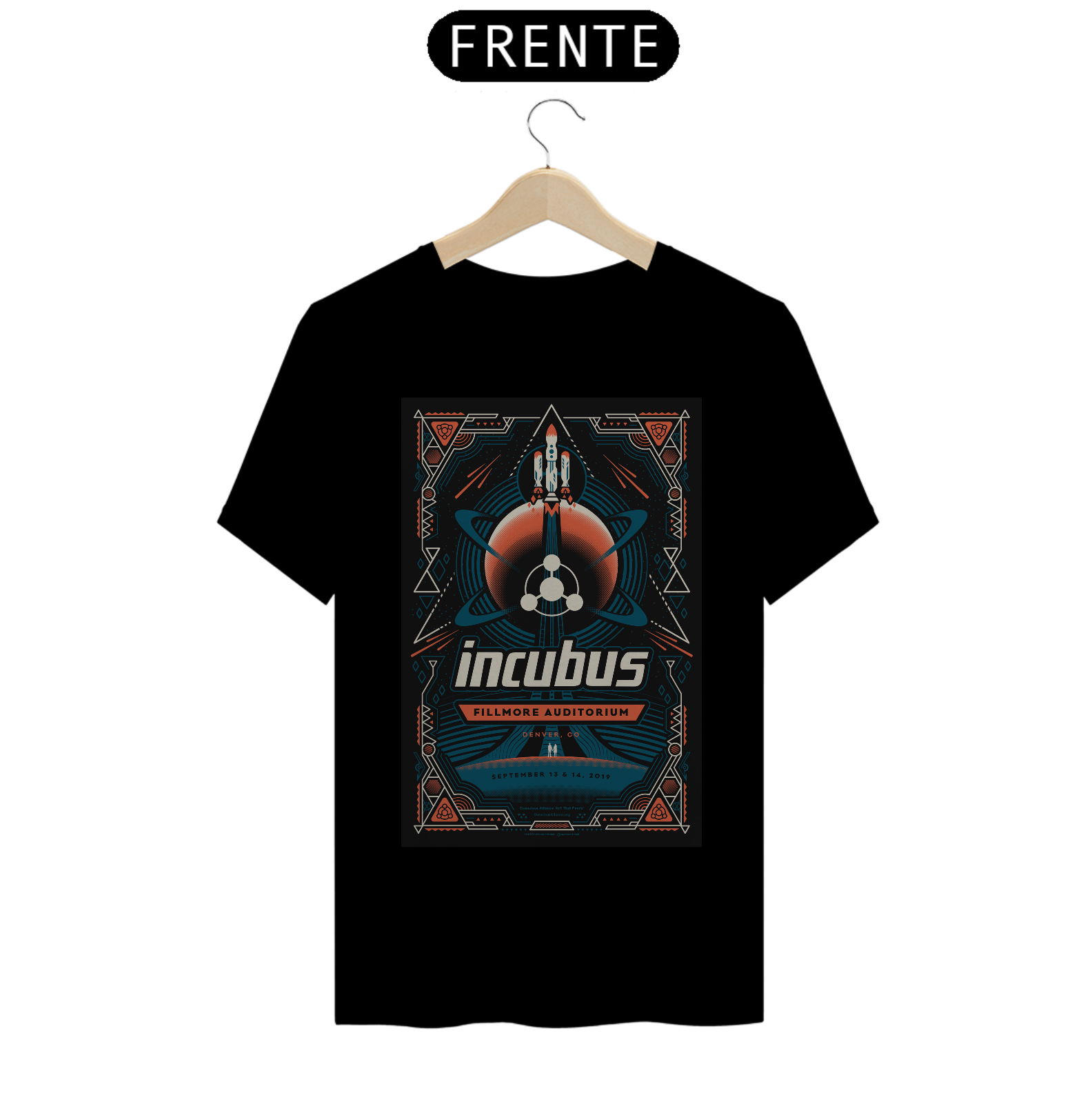 Camiseta Incubus Show de 2019 em Denver Colorado - NOSSAS CAMISETAS SÃO MAIS AJUSTADAS AO CORPO - ANTES DE FINALIZAR, VEJA TABELA DE MEDIDAS ABAIXO DO BOTÃO COMPRAR OU COMPRE UM TAMANHO MAIOR.