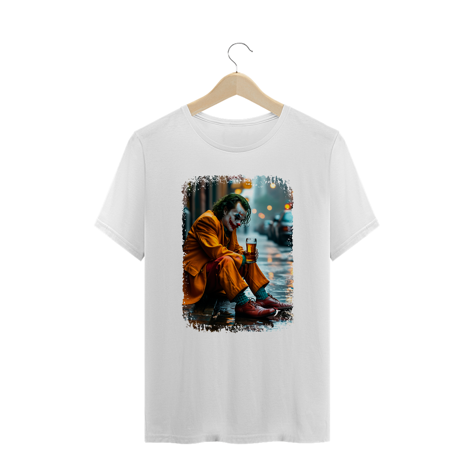 Camiseta Plus Size Coringa Bebendo Cerveja - Modelo 1
