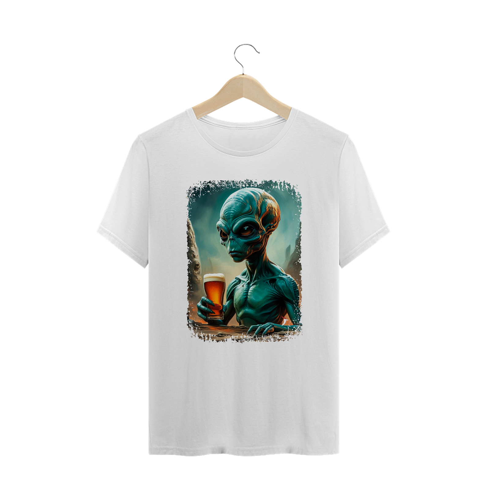Camiseta Plus Size Ufologia Modelo 2 - Alienígena Bebendo Cerveja