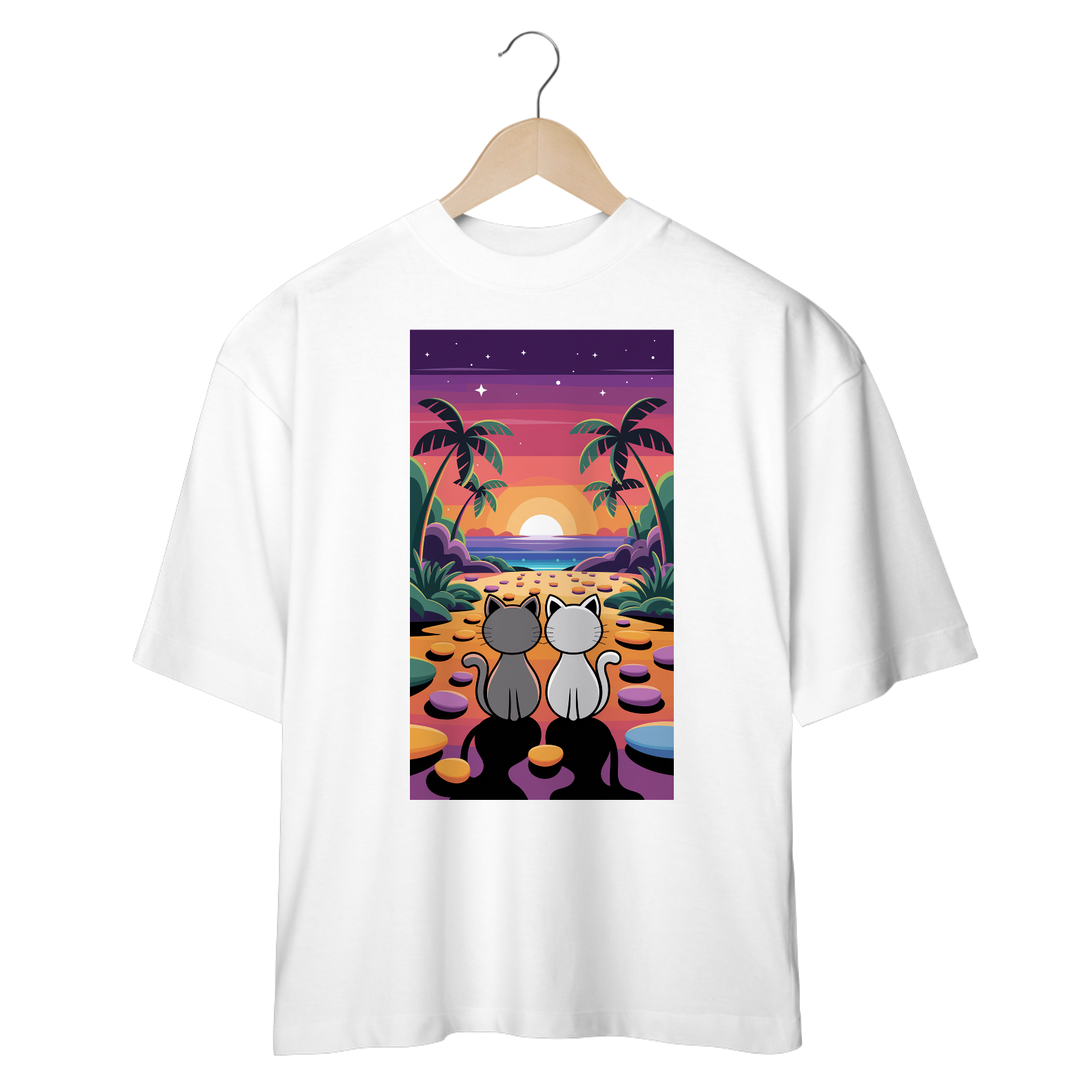 Camiseta Oversized Estampa de Gatos  pôr do sol em uma praia.