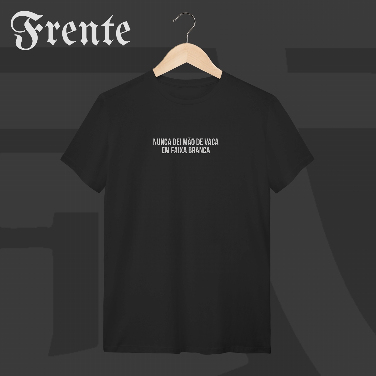 Camiseta T-Shirt - Nunca dei mão de vaca | Arte no peito