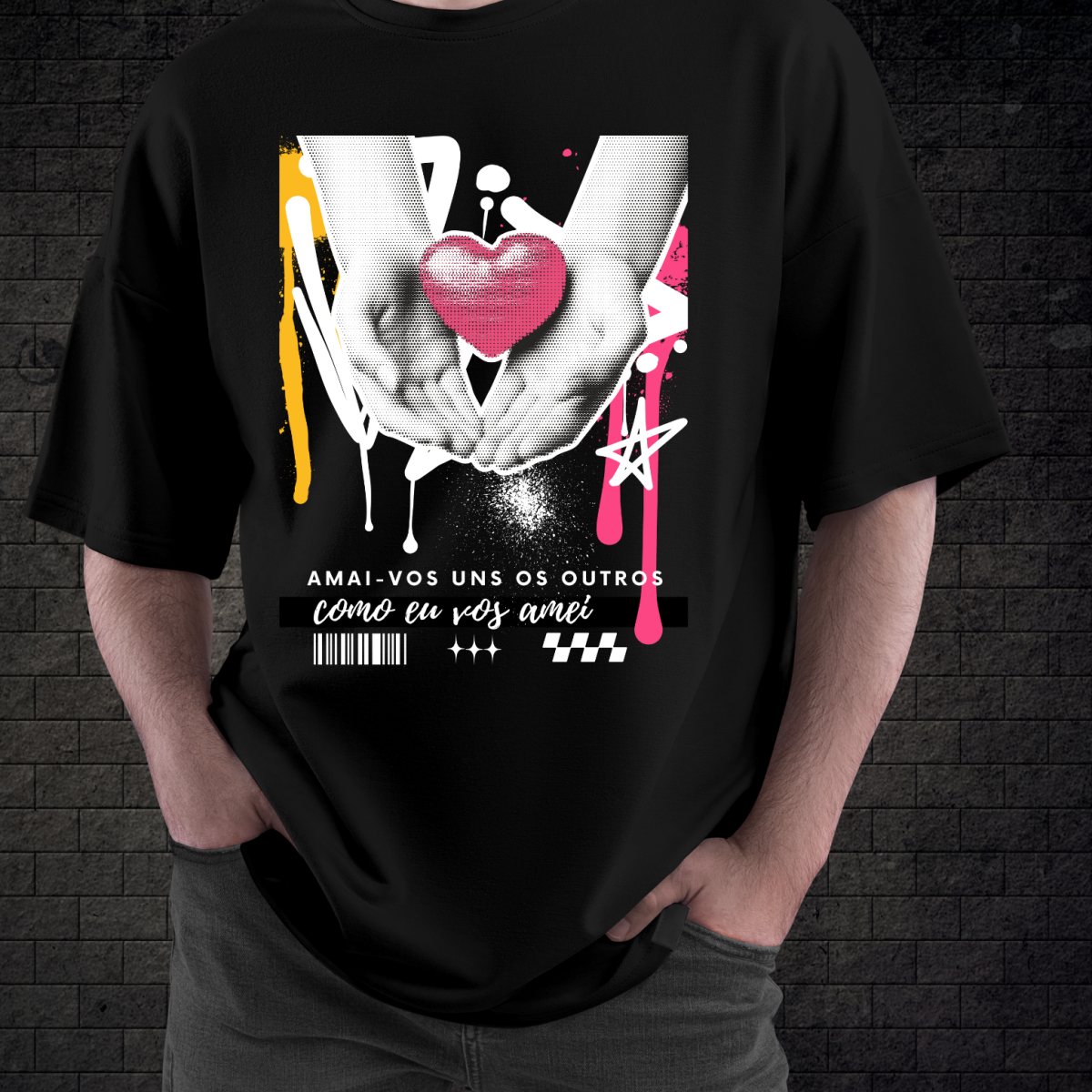 Camiseta Preta Oversized- Amai-vos uns aos Outros