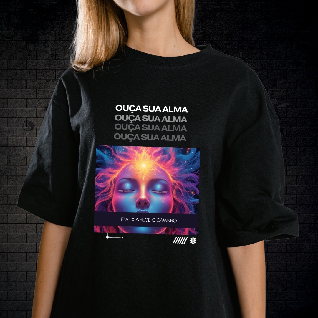 Camiseta Preta Oversized/ Sem estampa nas costas- Ousa sua alma