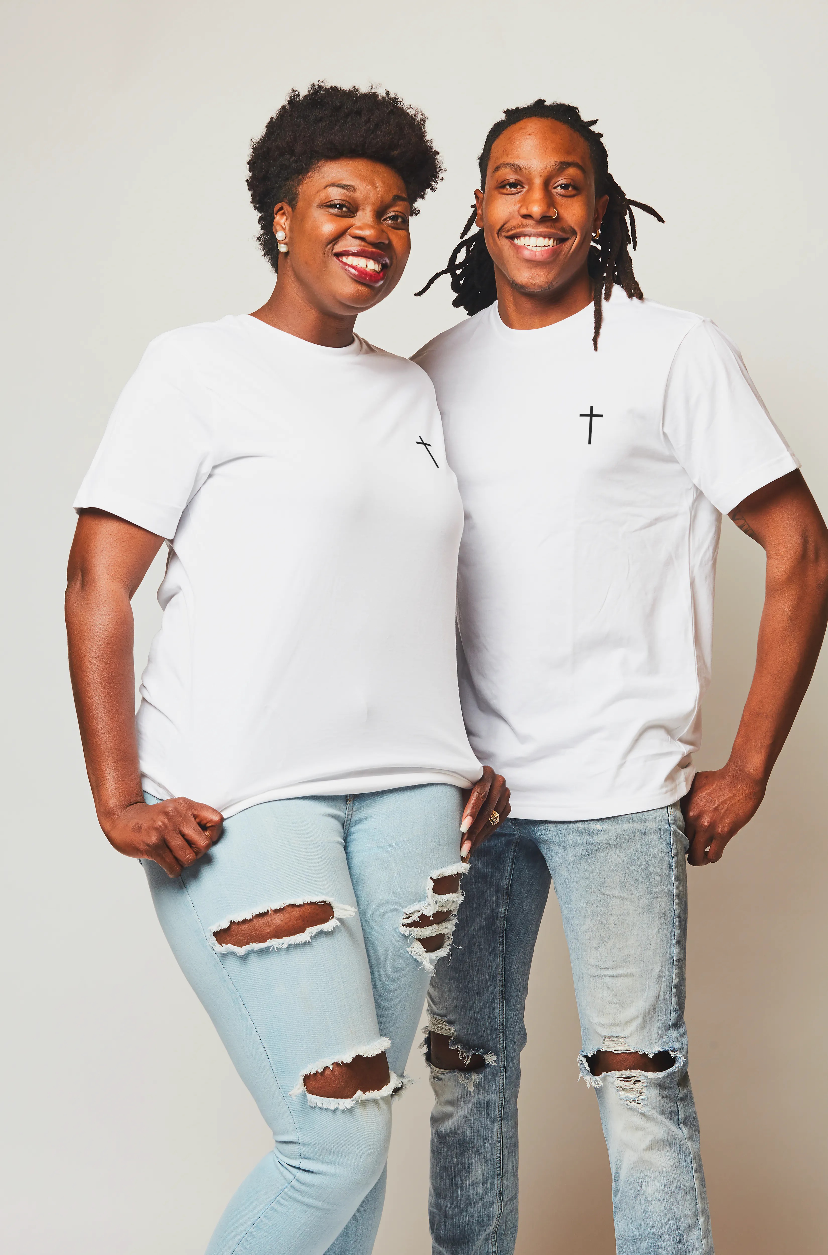 Camisa unissex cruz pequena