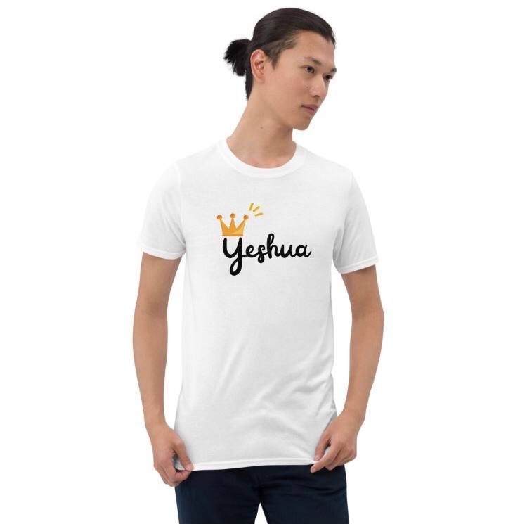 Camisa unissex yeshua com coroa (arte preta)