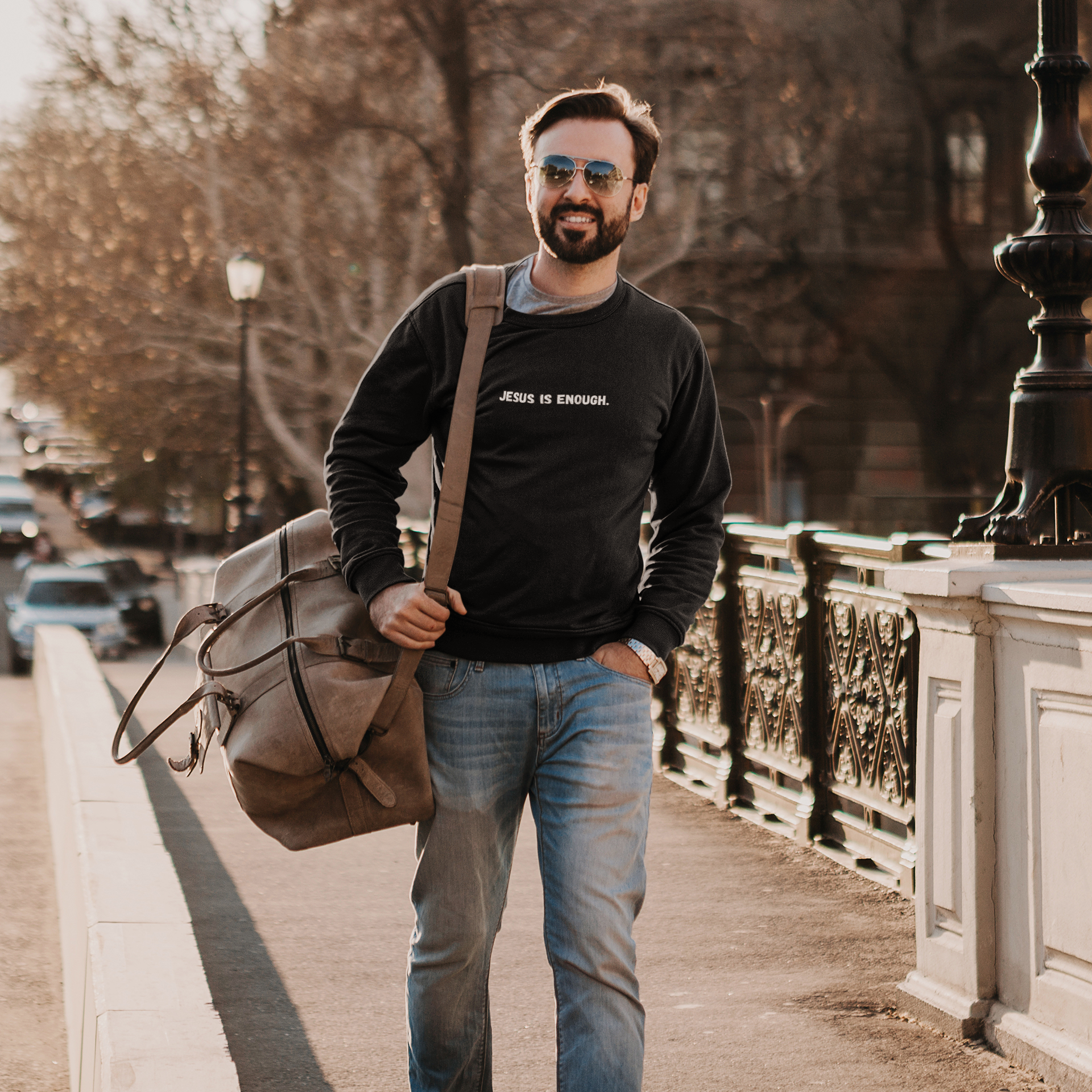 Moletom unissex ´´Jesus is enough´´