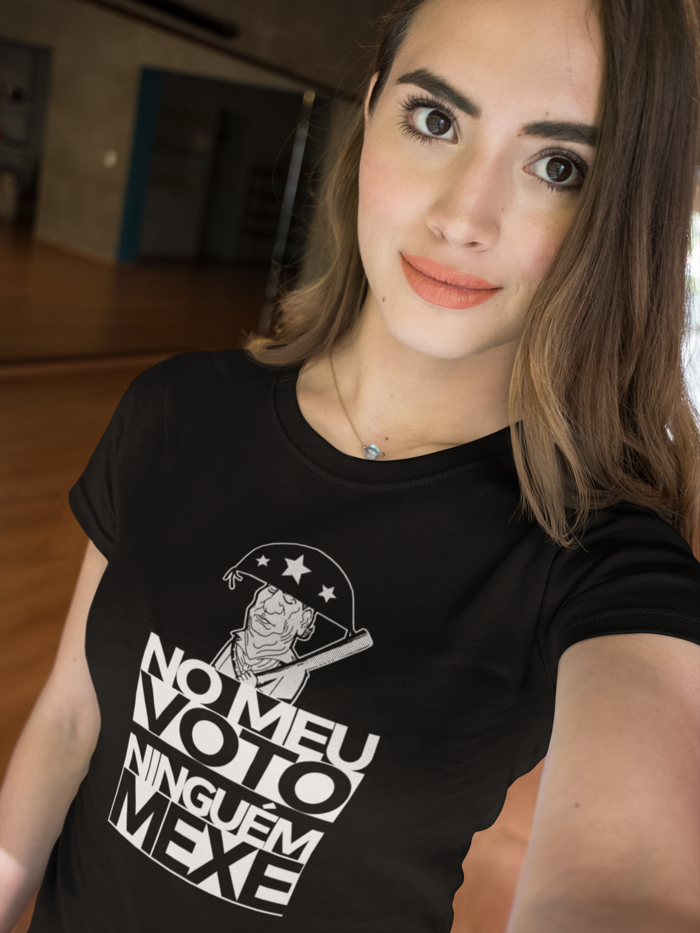 Nome do produto  Camiseta Feminina No meu voto ninguém mexe