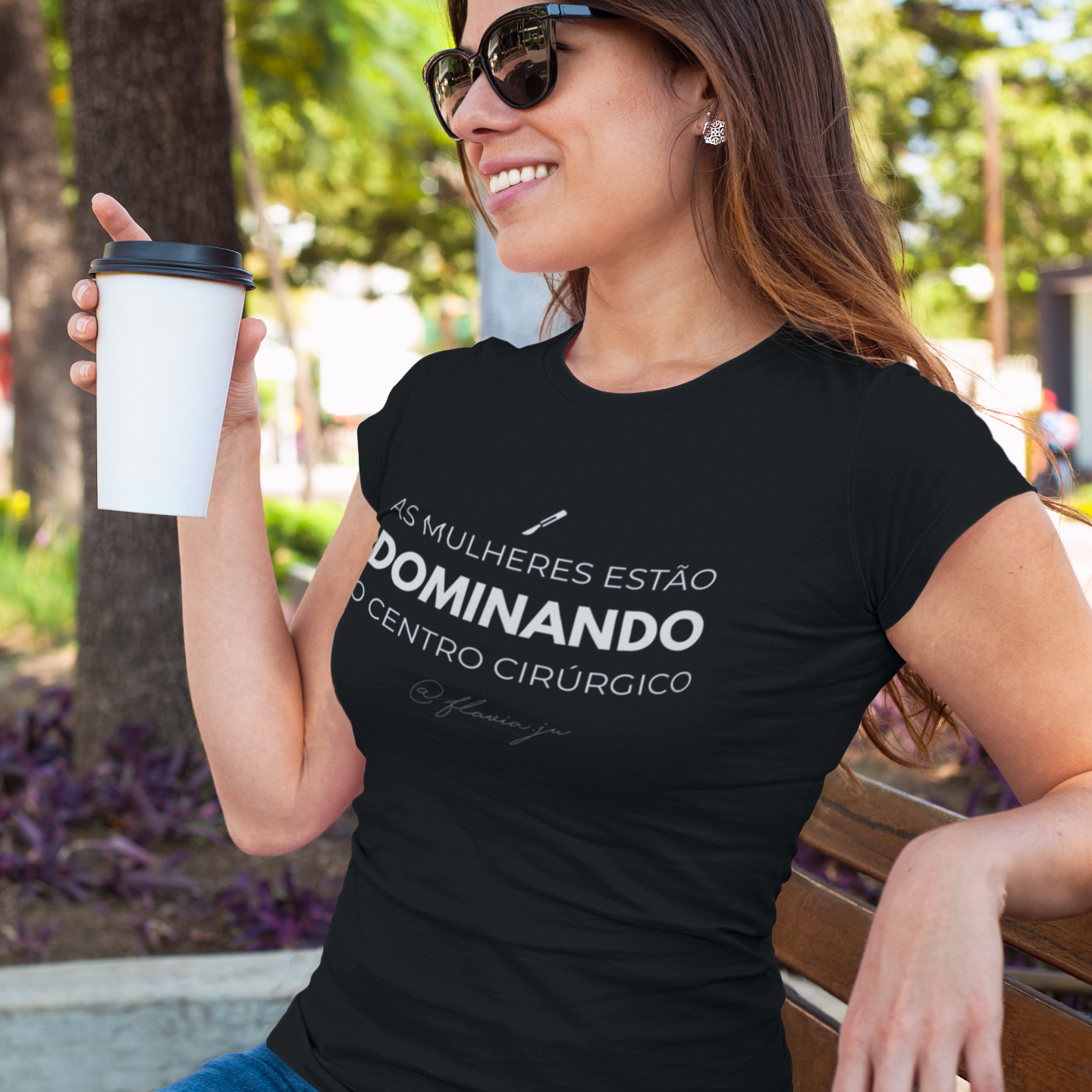 Nome do produto: Camiseta Feminina As Mulheres Estão Dominando o Centro Cirúrgico (Preta)