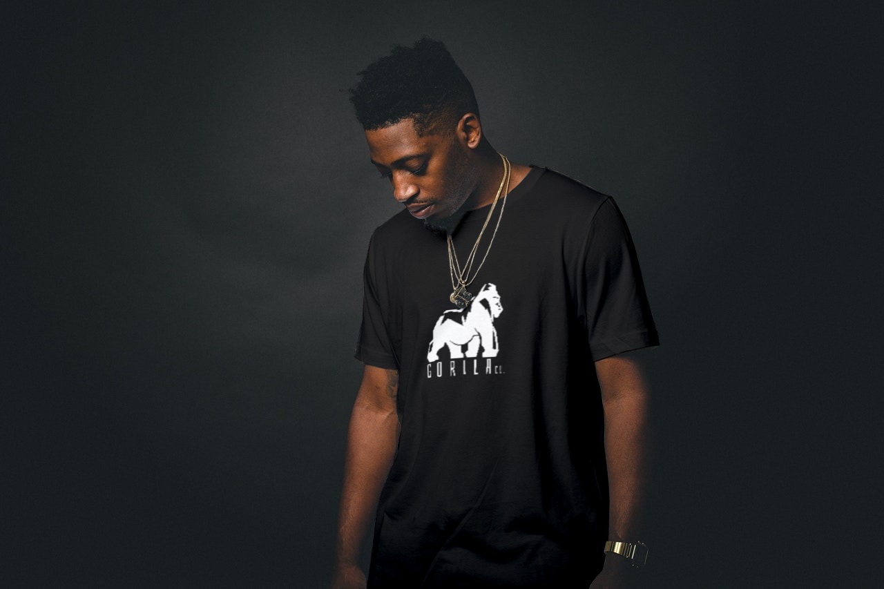 Nome do produto  Camiseta logo Branco GORILA co.