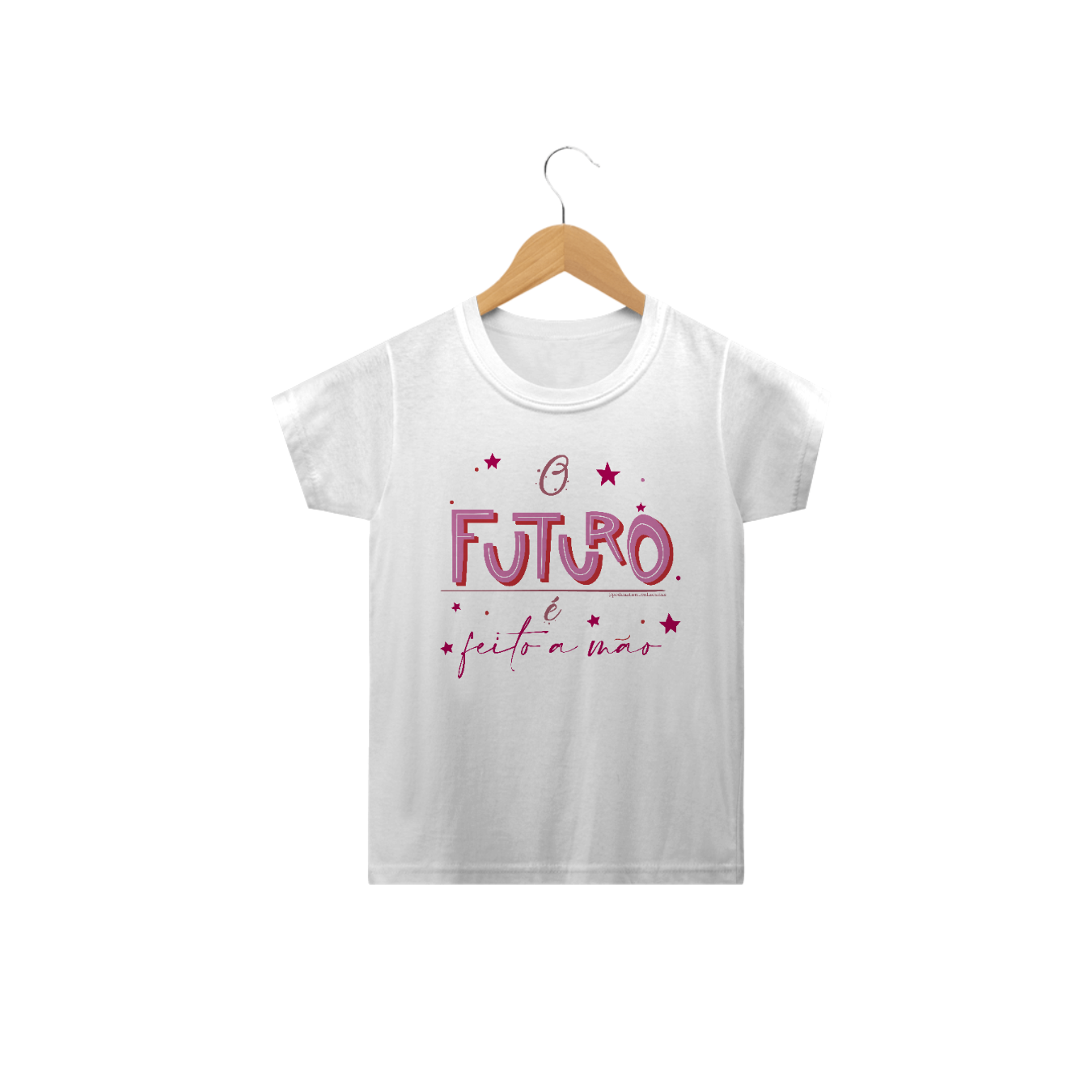 Nome do produto: Camiseta infantil - O futuro é feito a mão