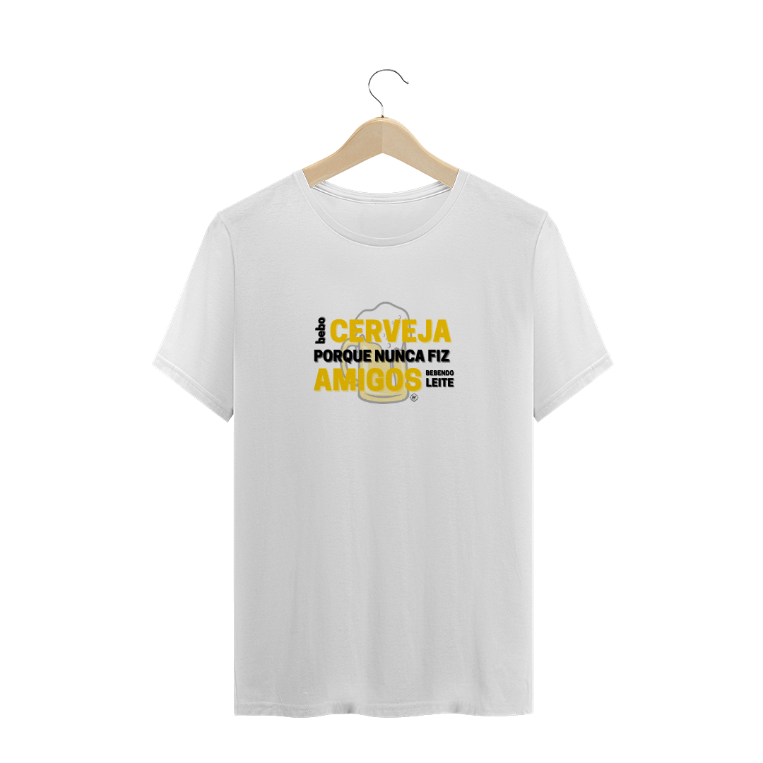 Nome do produto  Bebo cerveja porque nunca fiz amigos bebendo leite - Branca (T-Shirt Prime)