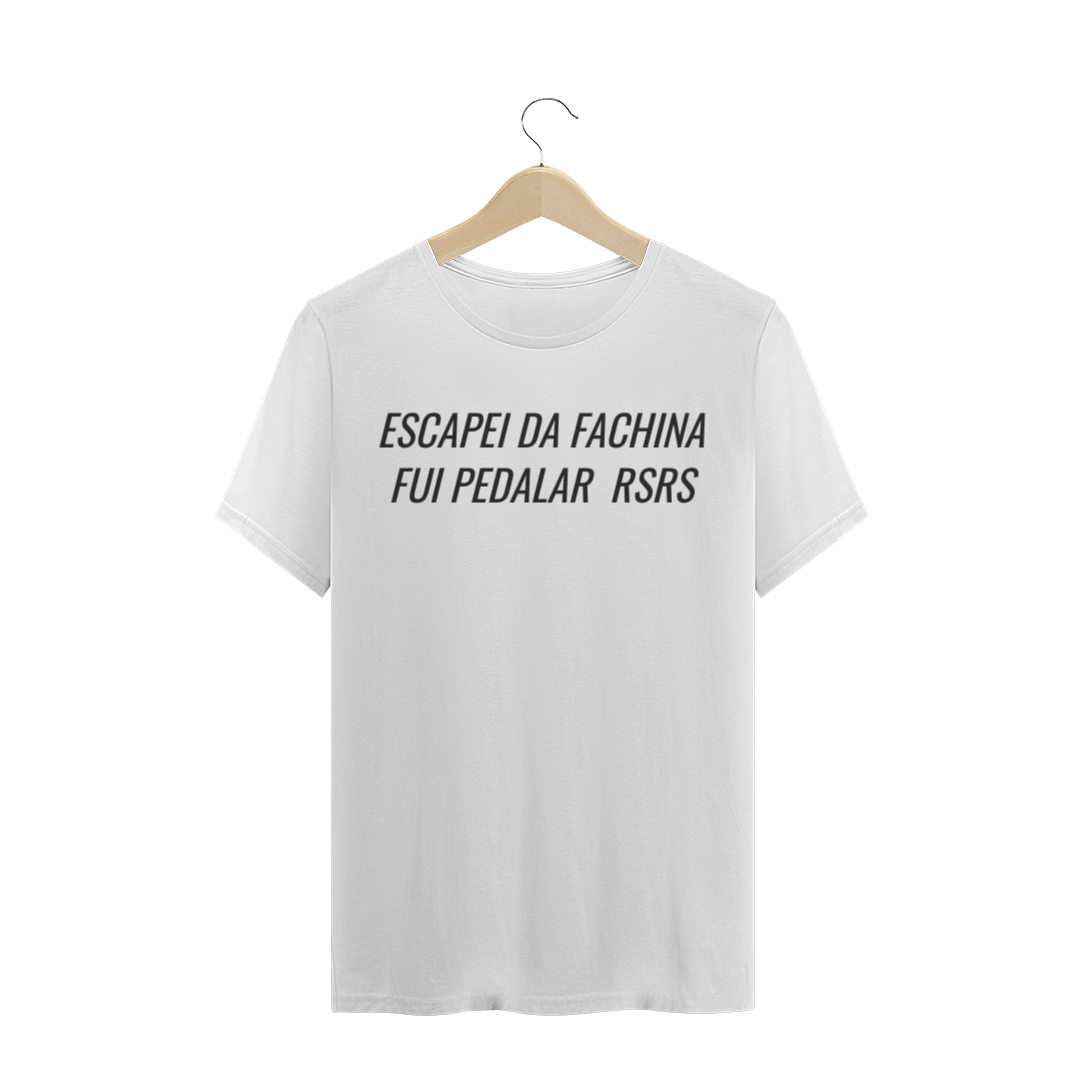 Nome do produto  CAMISETA MASCULINA ESCAPEI DA FACHINA FUI PEDALAR
