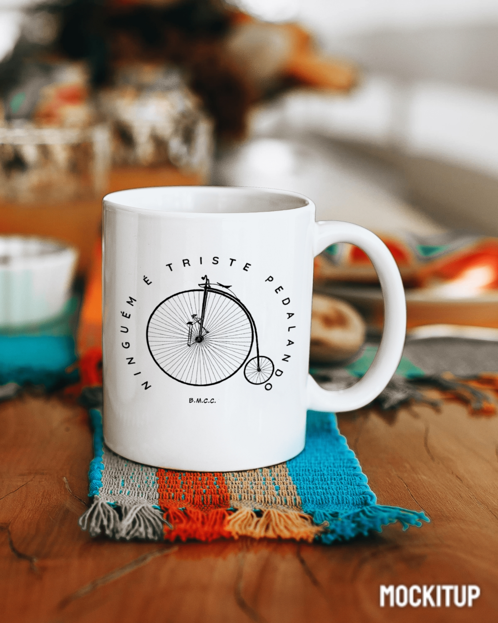 Nome do produto  Caneca Ninguém é triste pedalando