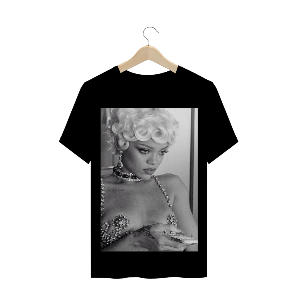 Nome do produto  T-shirt Rihanna