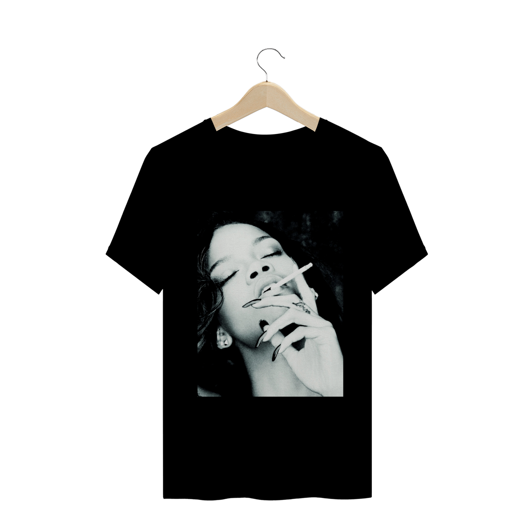 Nome do produto  T-SHIRT PREMIUM - RIHANA