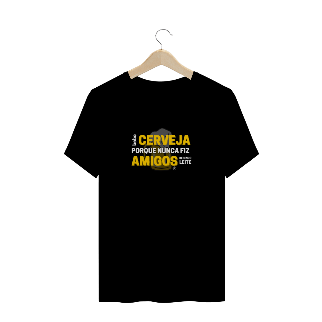 Nome do produto  Bebo cerveja porque nunca fiz amigos bebendo leite - Preta (T-Shirt Premium)