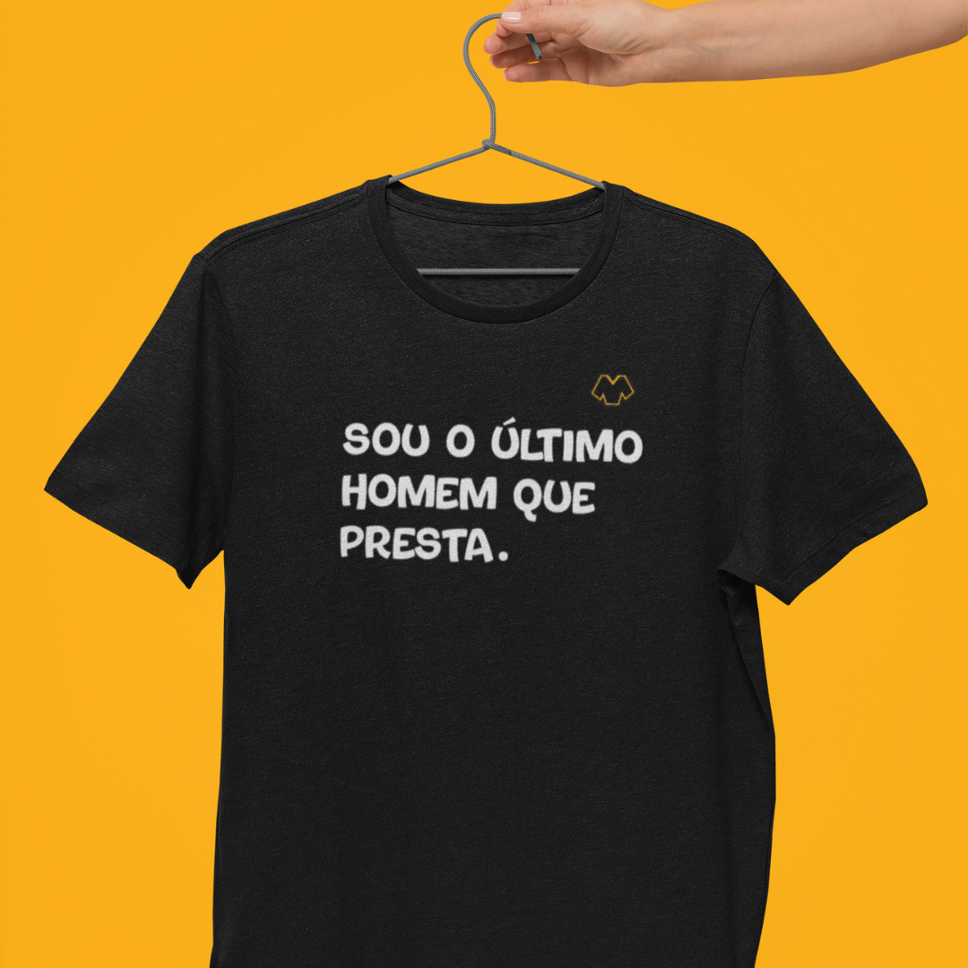T-SHIRT PRETA- ÚLTIMO HOMEM QUE PRESTA