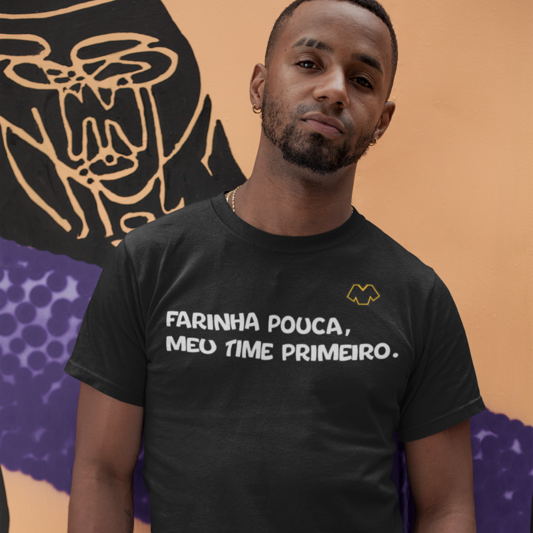 T-SHIRT PRETA - FARINHA POUCA