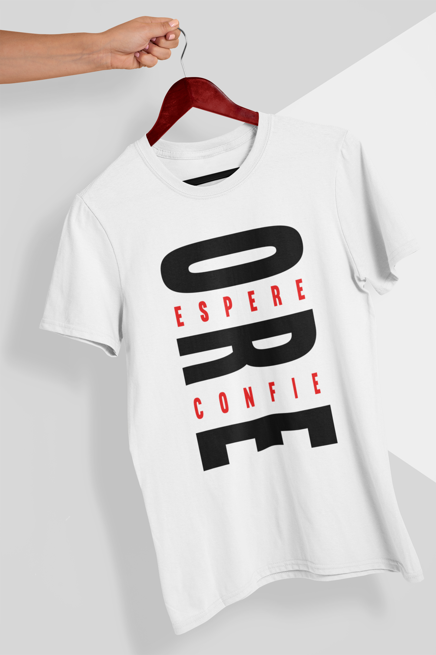 Camiseta Ore Espere Confie