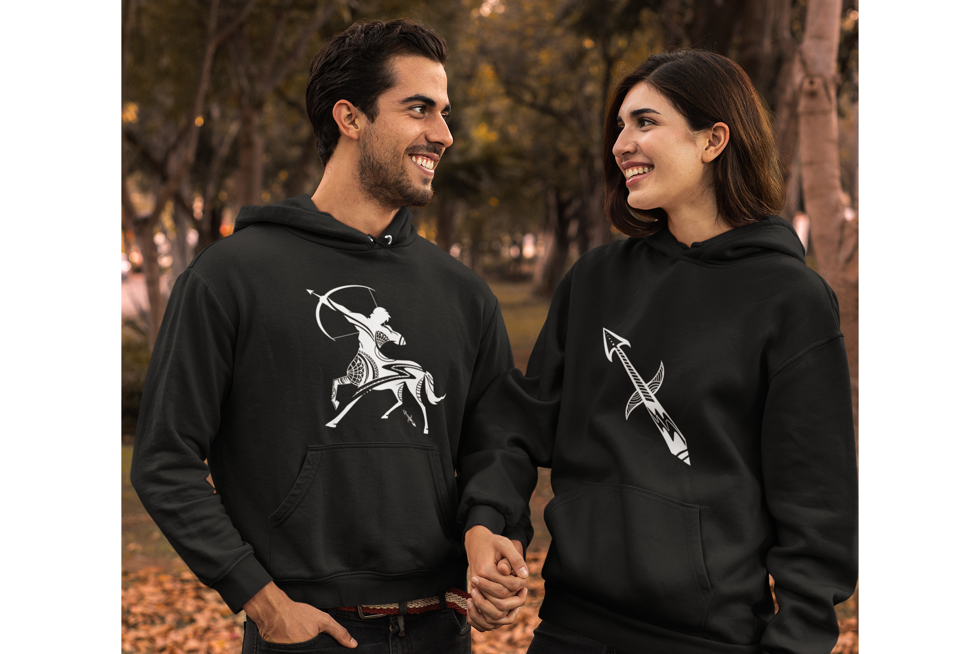 MOLETON PRETO CANGURÚ COM CAPUZ - SIGNO SAGITÁRIO SÍMBOLO