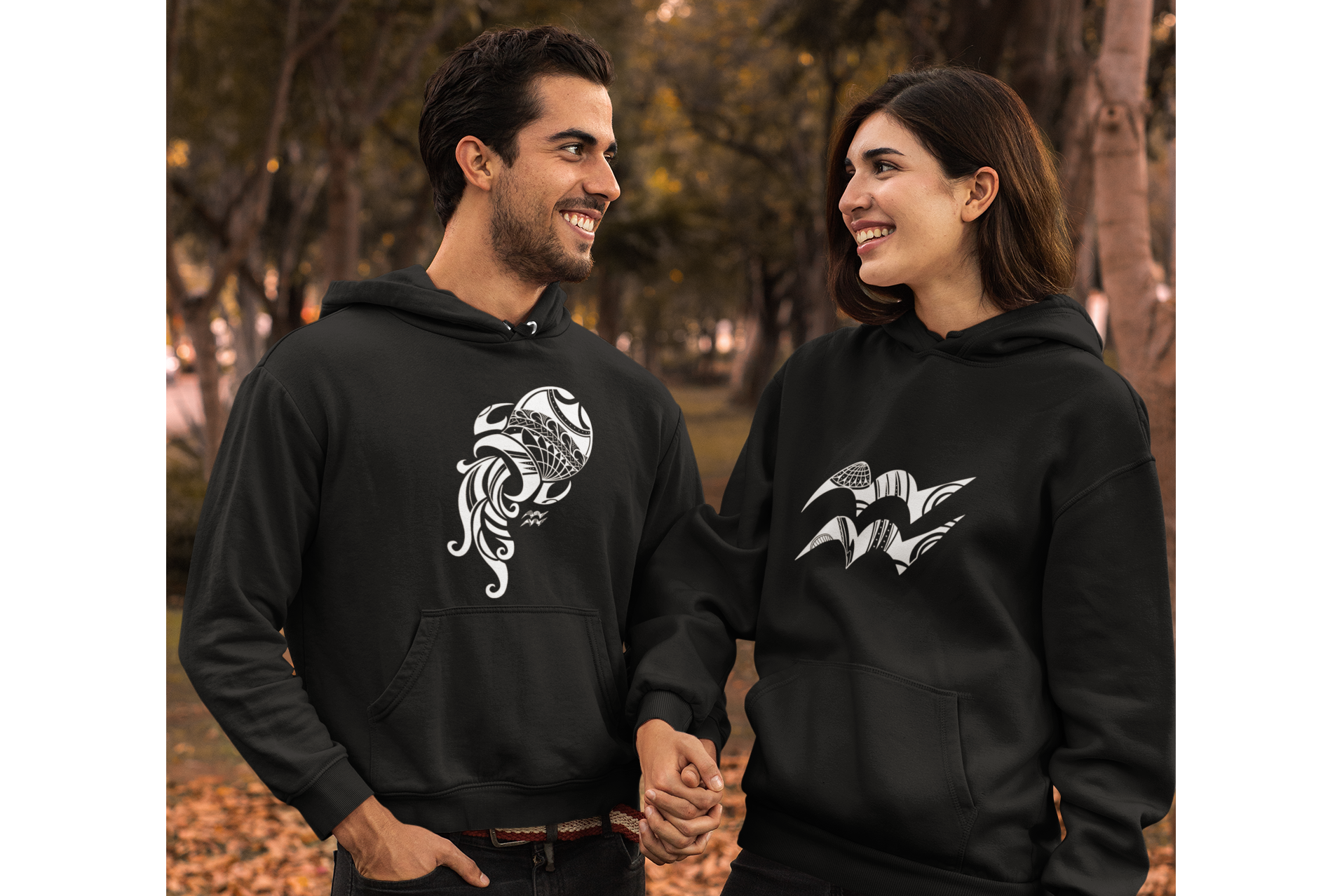 MOLETOM PRETO CANGURÚ COM CAPUZ - SIGNO AQUÁRIO SÍMBOLO