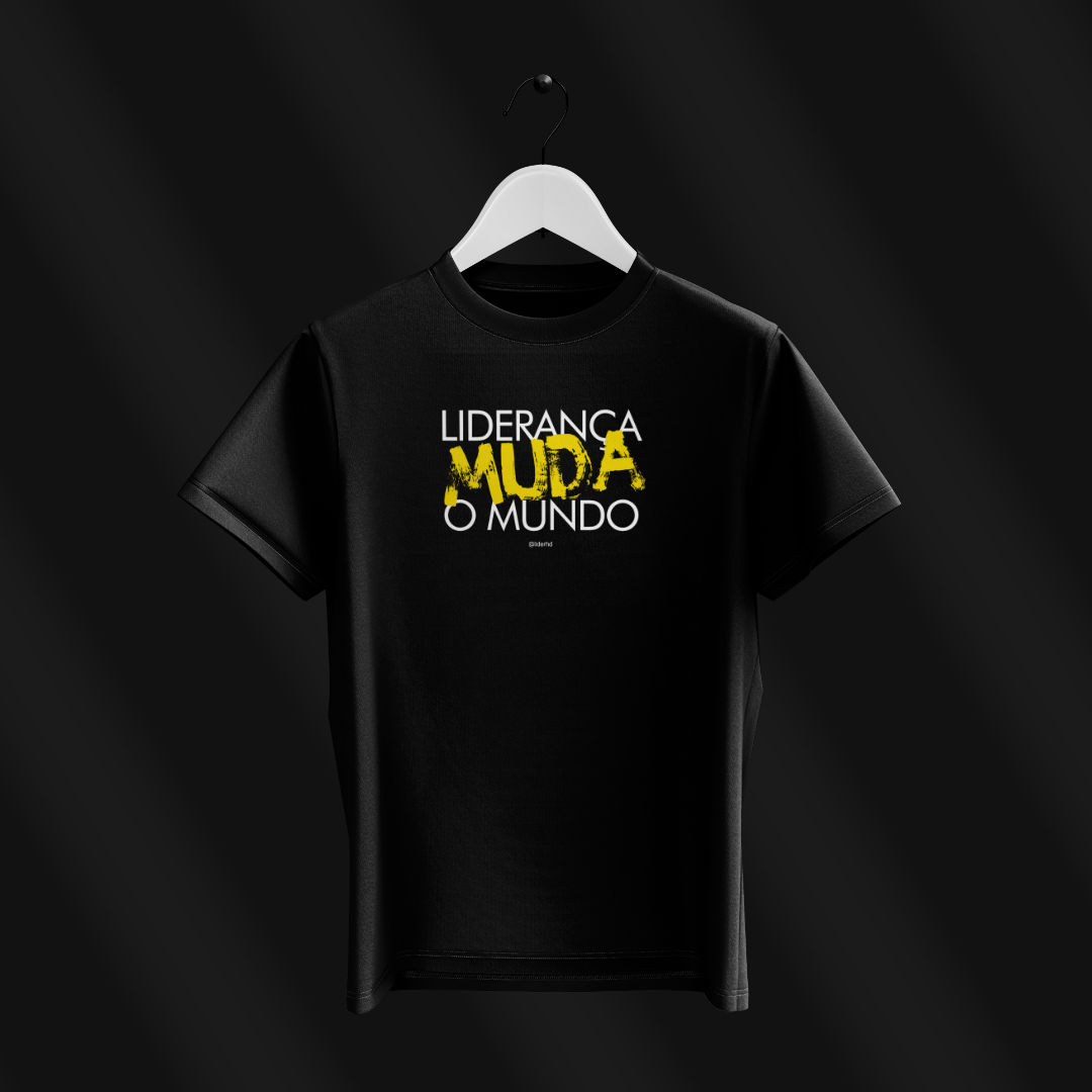 Nome do produto  Camiseta - Liderança muda o mundo
