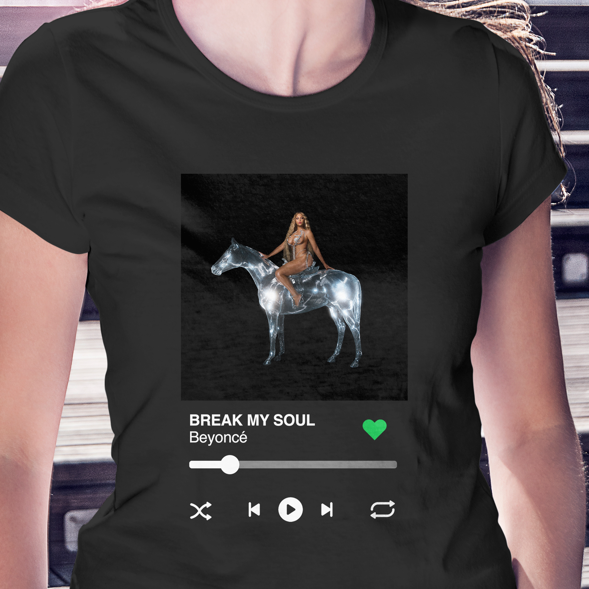 Camiseta Ouvindo Beyoncé (Break My Soul)
