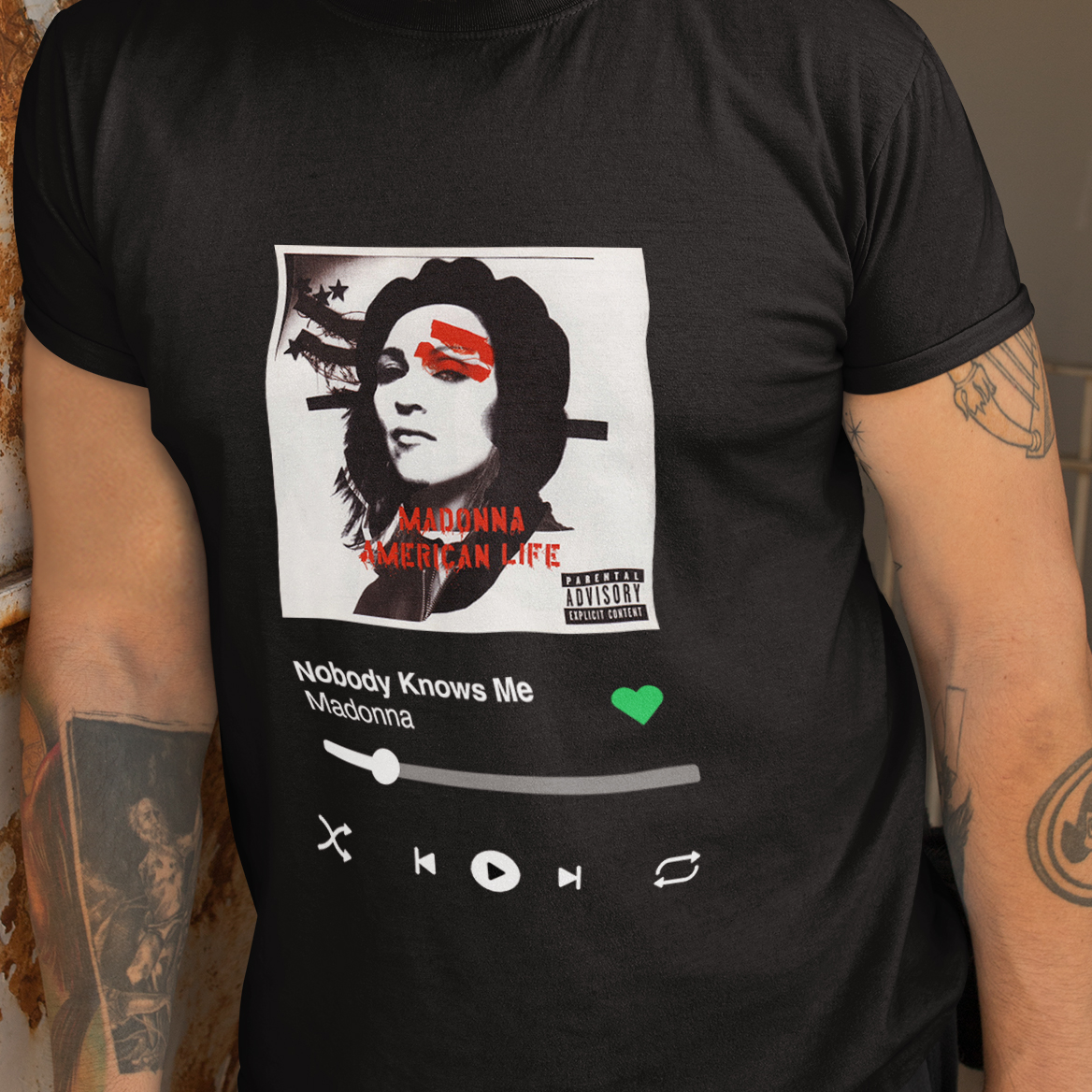 Camiseta Ouvindo Madonna (Nobody Knows Me)