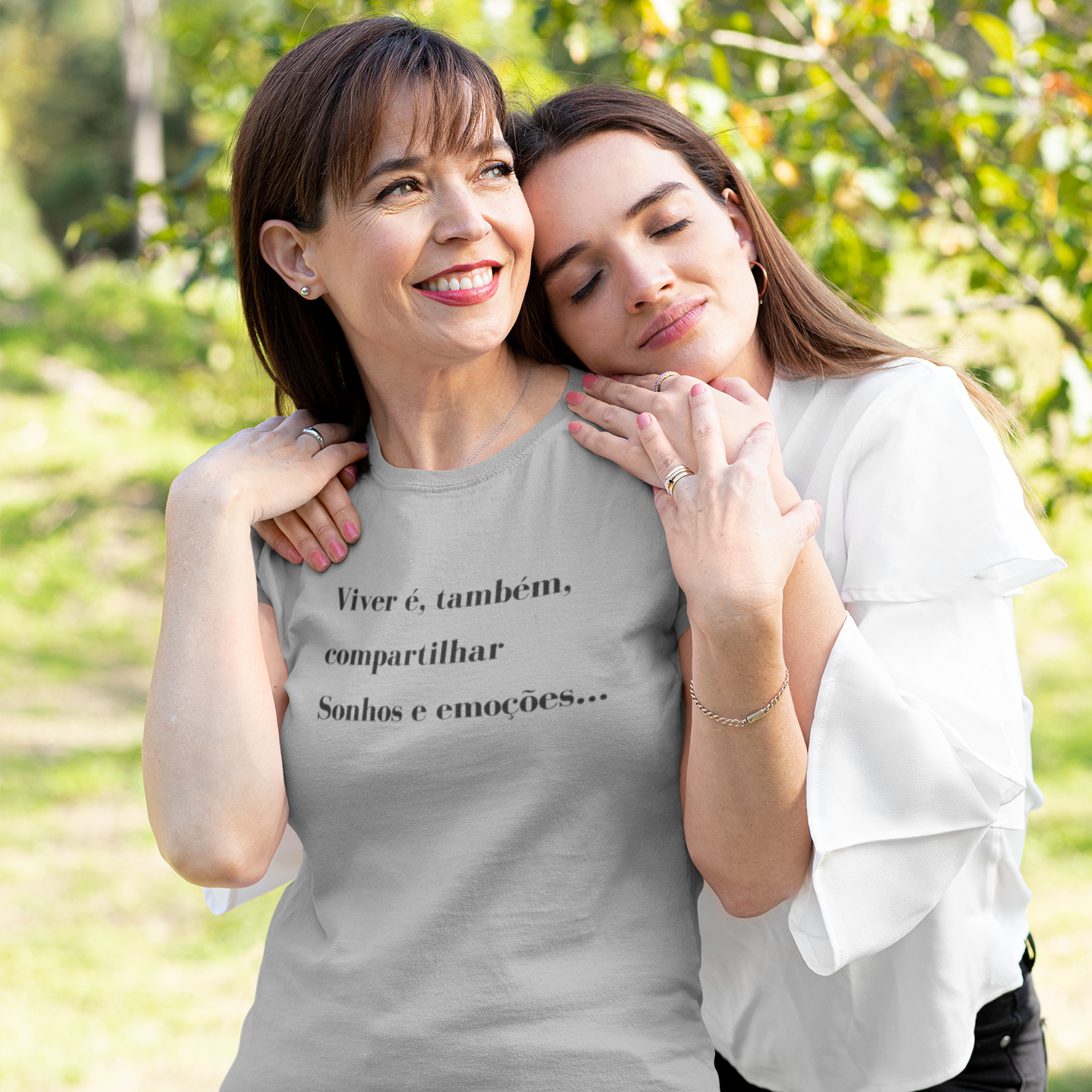 T-SHIRT ESTONADA FEM: Viver é também compartilhar emoções. 