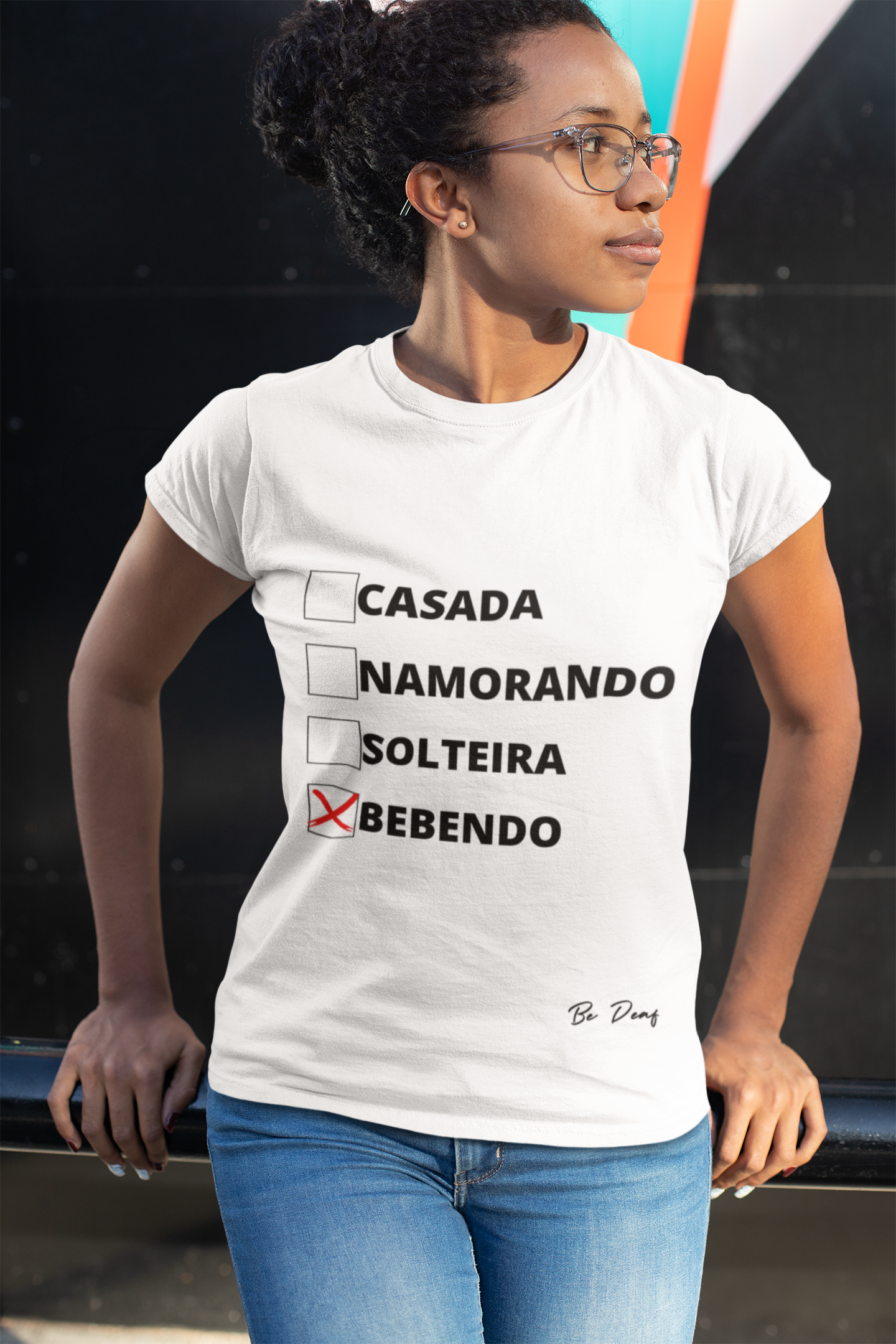 CASADA NAMORANDO SOLTEIRA BEBENDO