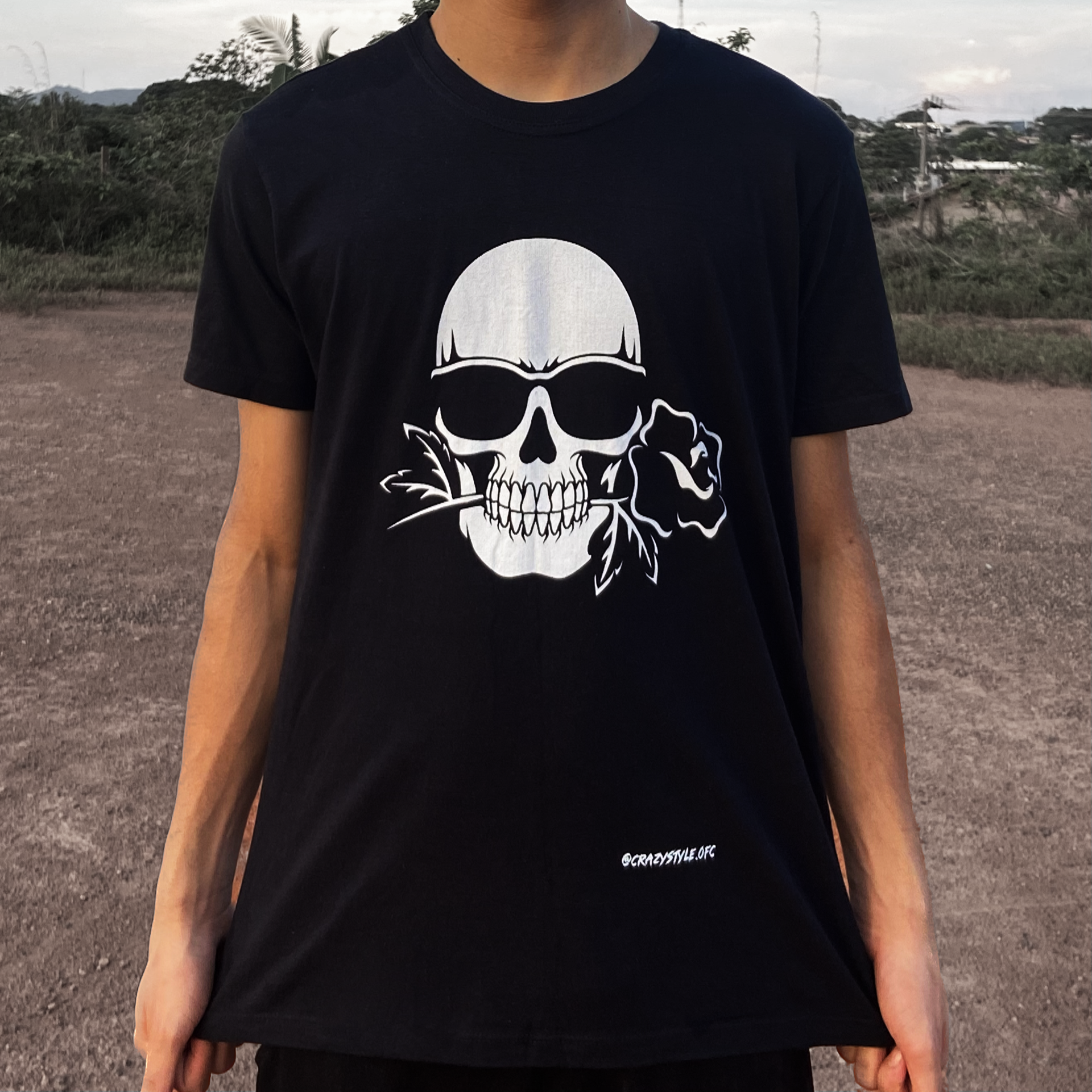 Camiseta Caveira Com Rosa