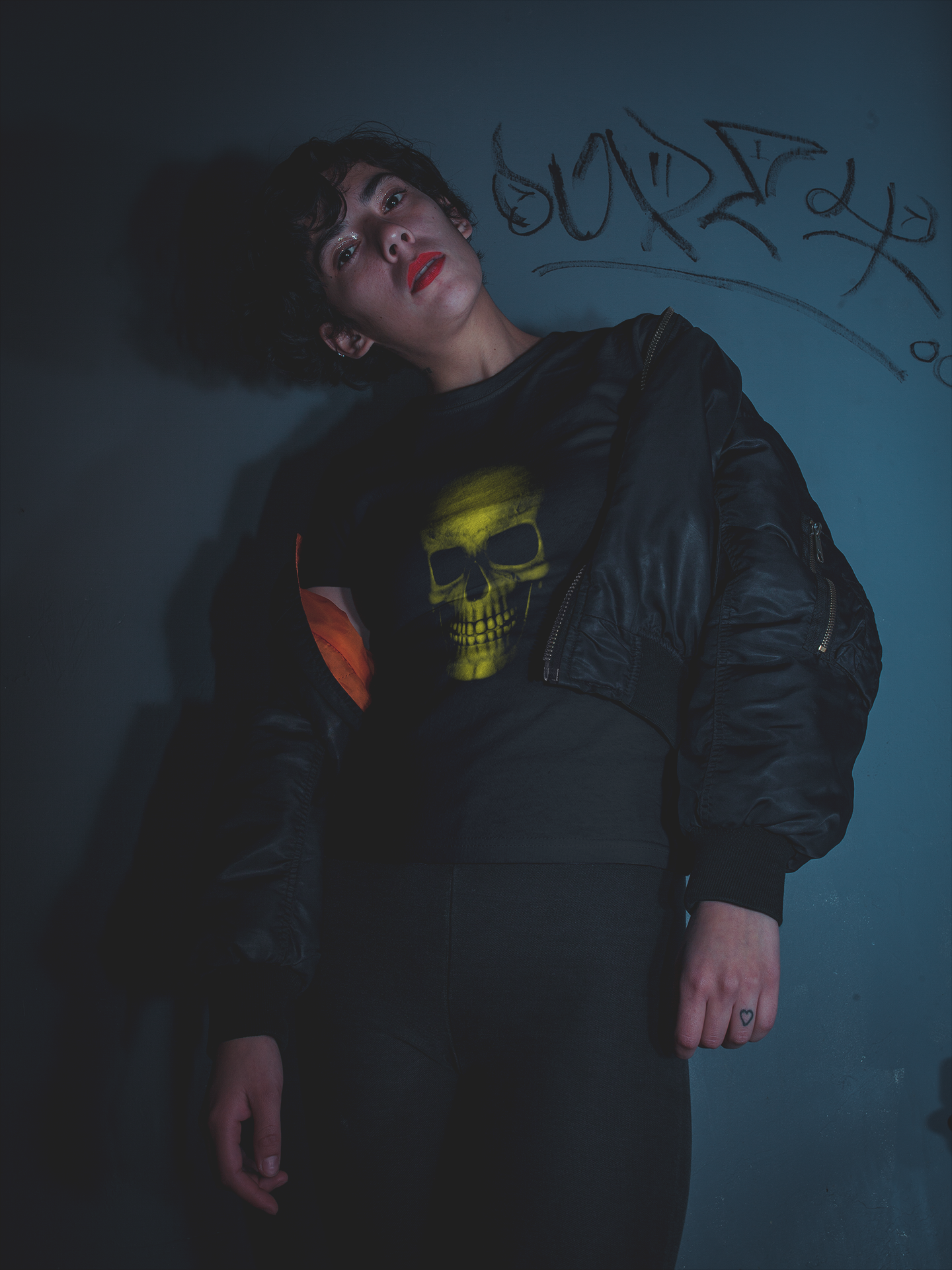 Camiseta Baby Long Caveira Amarela