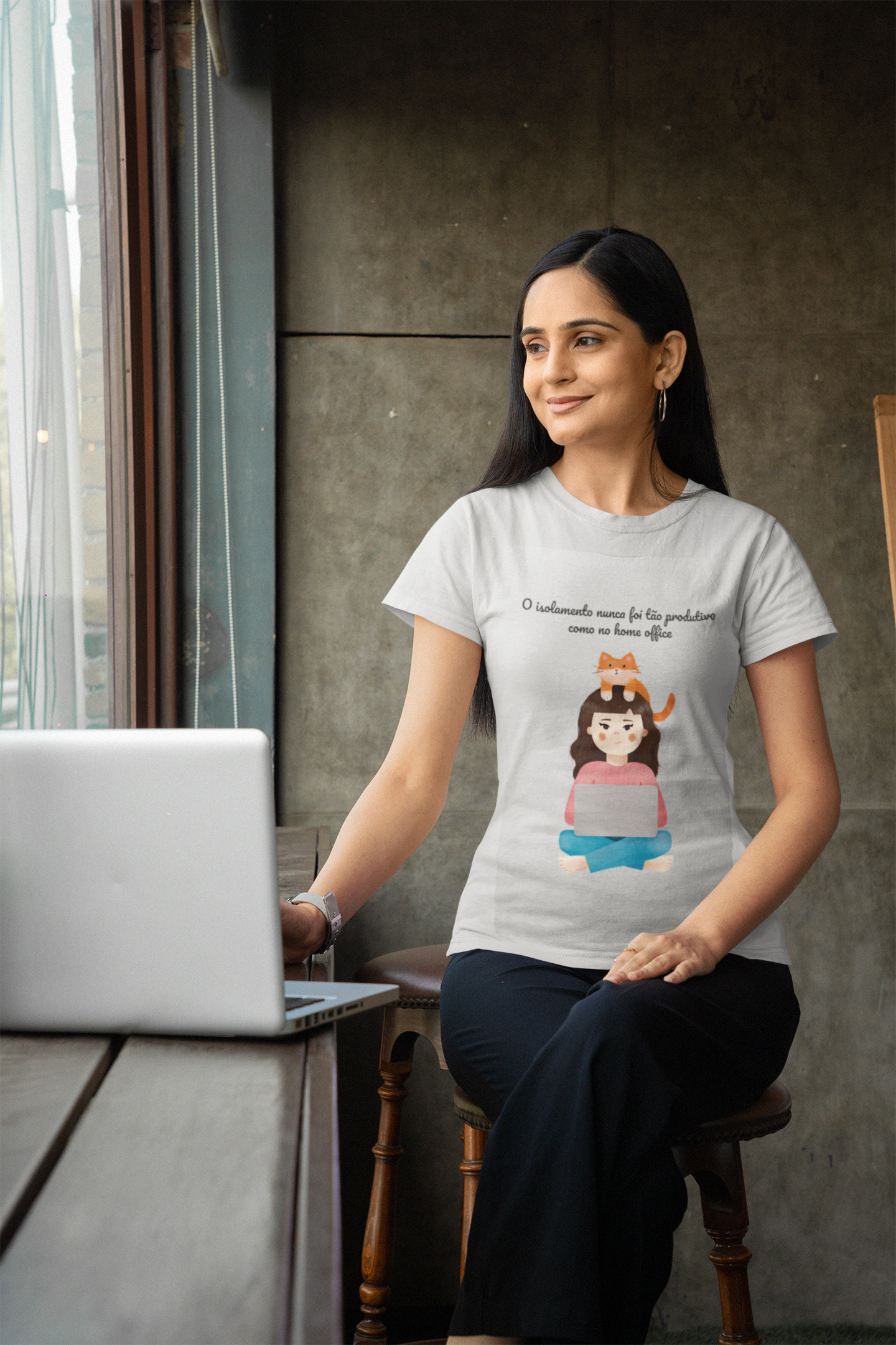Camiseta - Frase - O isolamento nunca foi tão produtivo como no home office