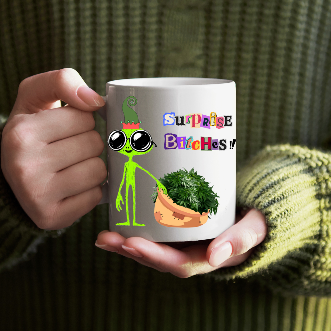 Caneca Surprise Bitches