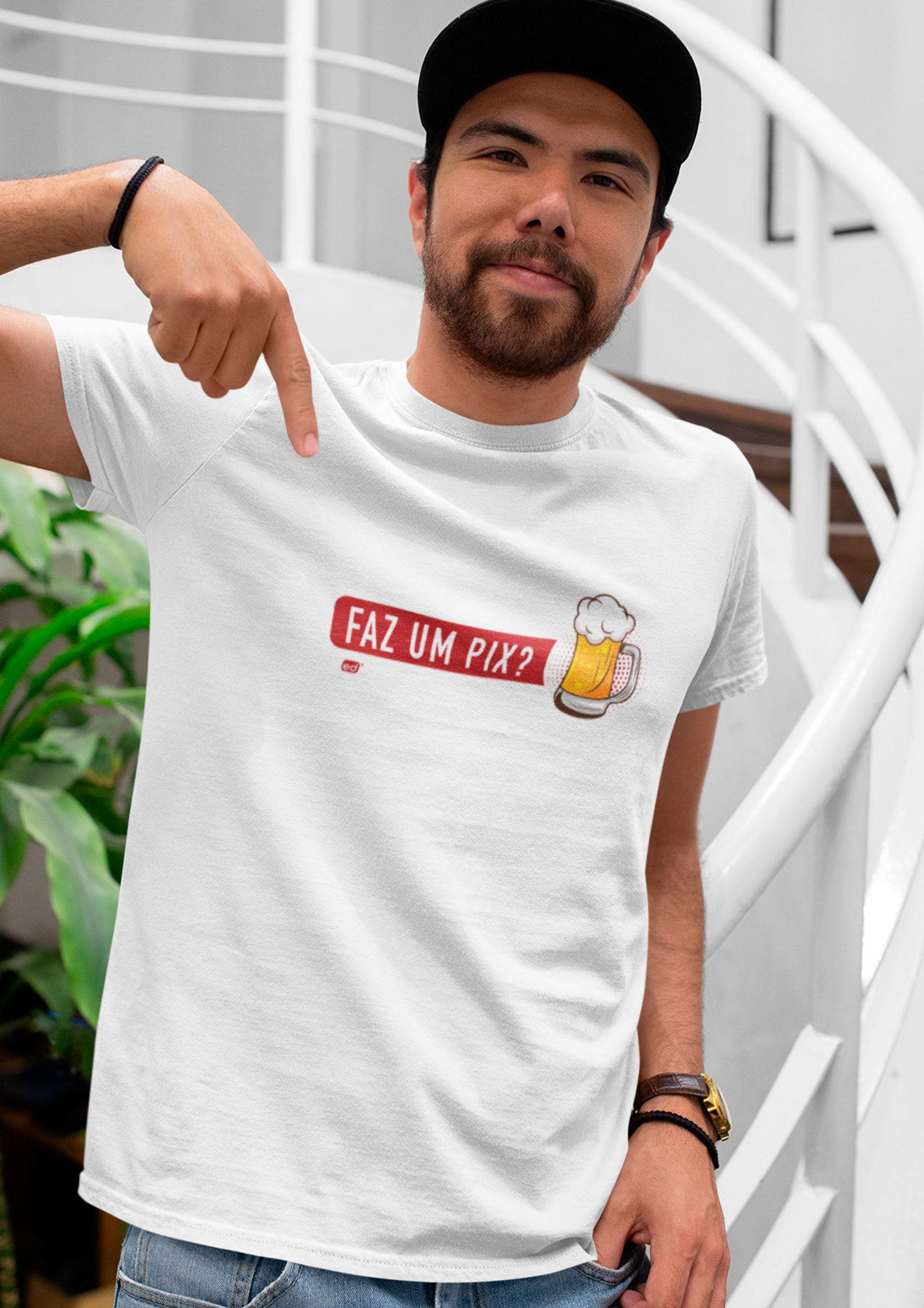 Nome do produto: Camiseta Unissex Estampa Meme Faz um PIX do CHOPP