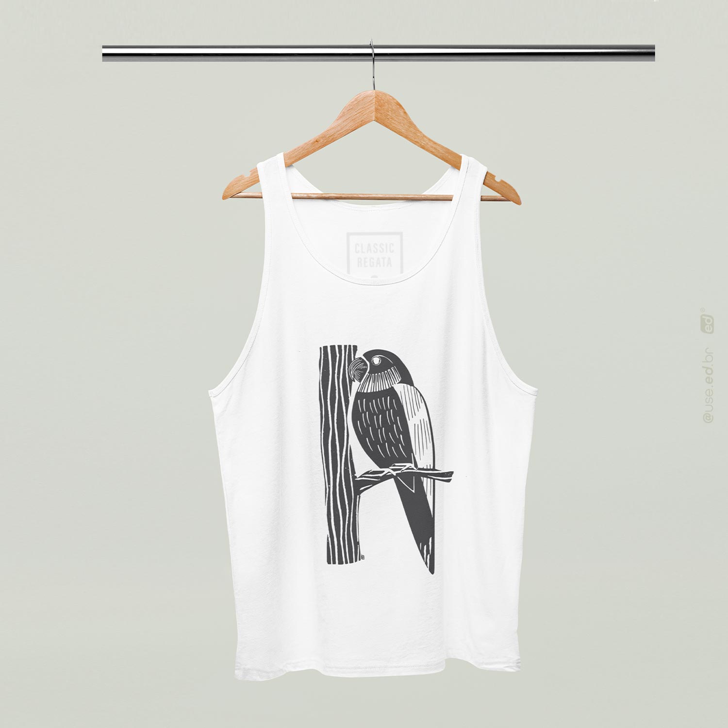 Pássaro Xilogravura - Regata Branca Estampa Pássaro Xilogravura