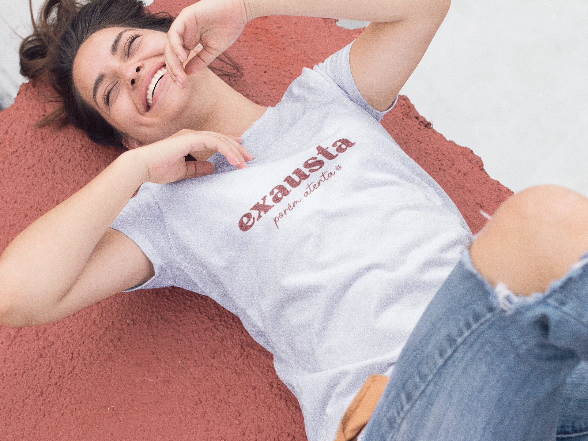 Exausta porém atenta