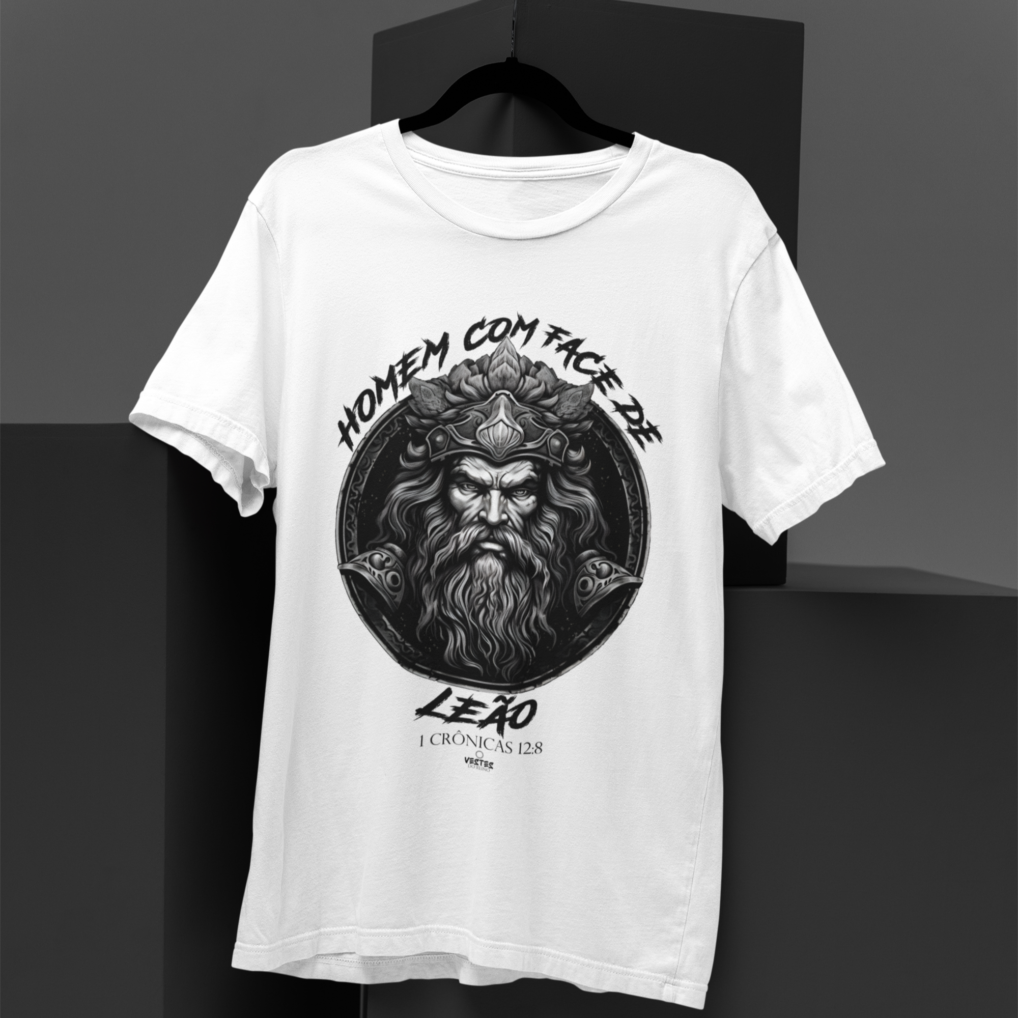 HOMEM COM FACE DE LEÃO