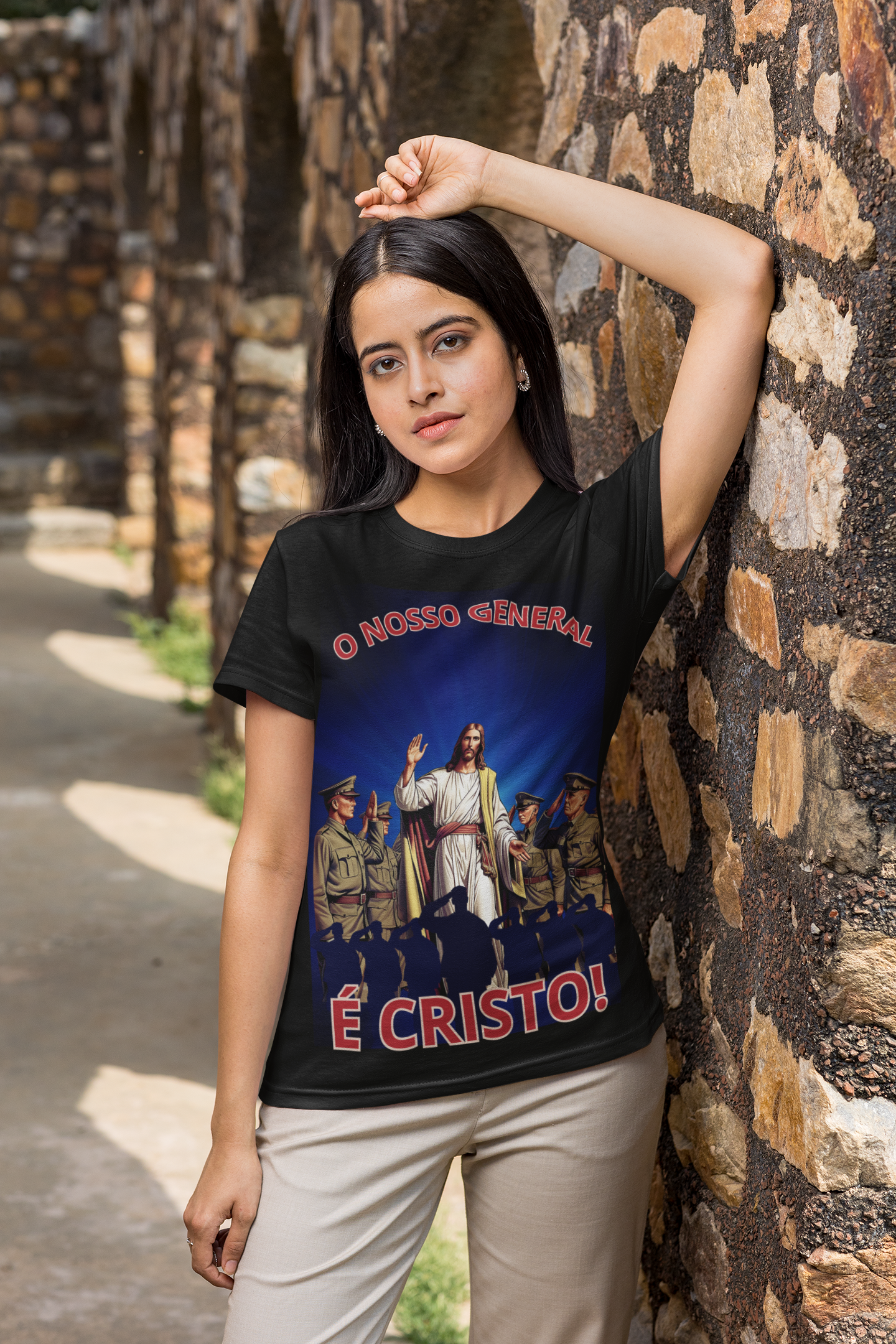Camiseta Feminina Bootleg - O nosso general é Cristo!