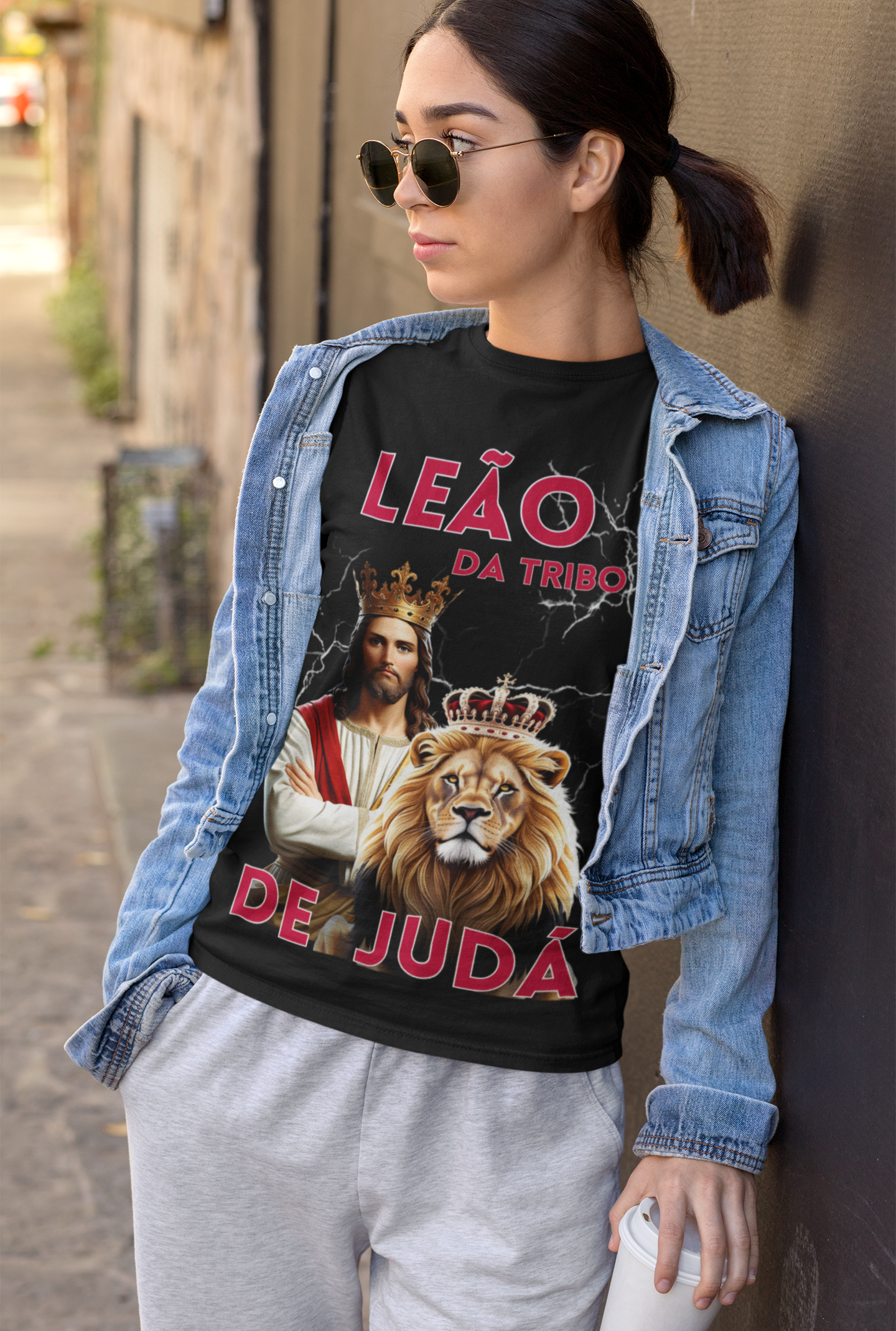 Camiseta Feminina Bootleg - Leão da Tribo de Judá