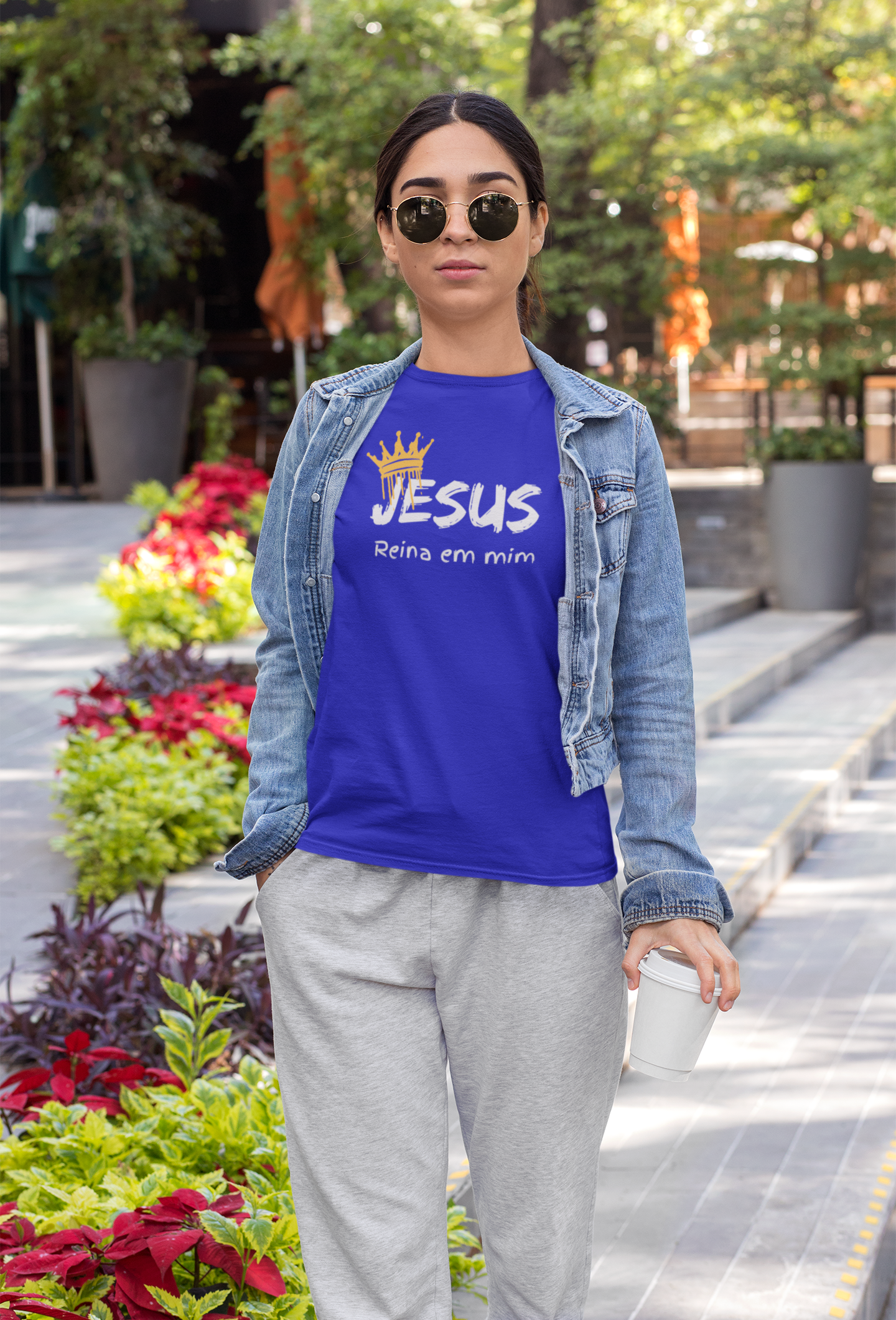 Camiseta Feminina - Jesus reina em mim